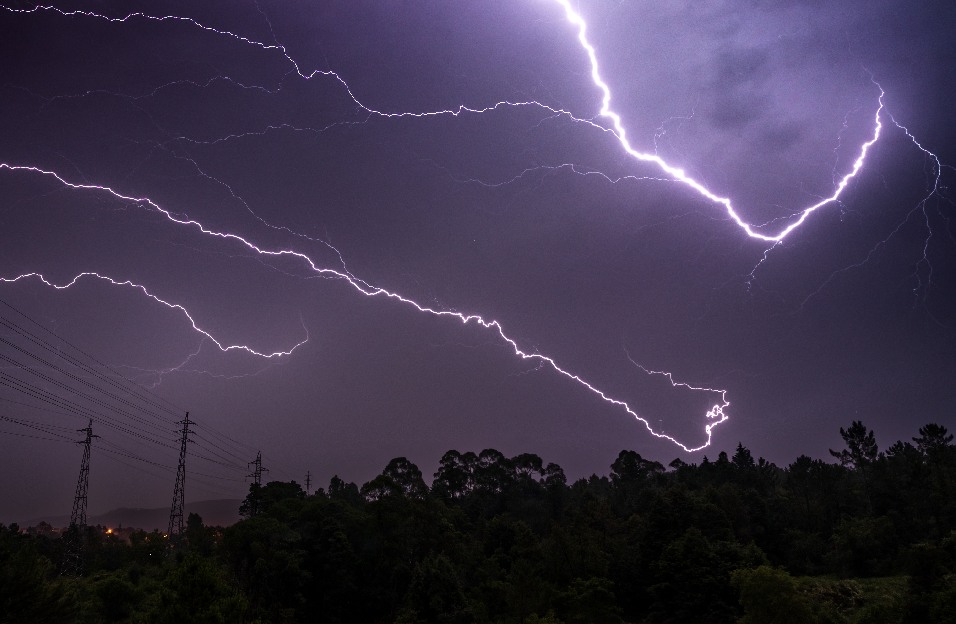 Emiten aviso por probables tormentas eléctricas en Chile: estas serán las tres regiones afectadas
