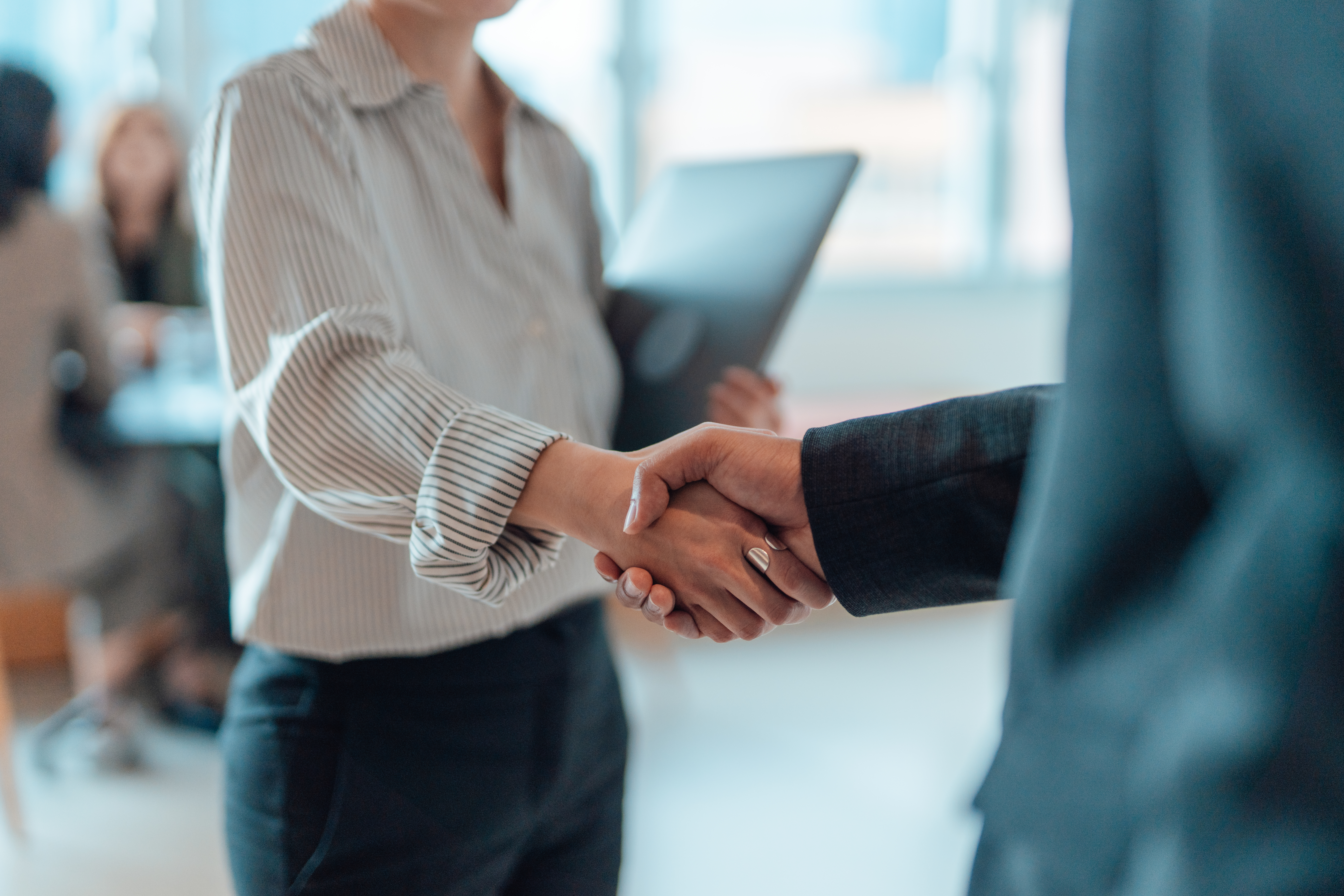 ¿Buscando trabajo? Los 5 errores más comunes que te dejan fuera de una entrevista laboral (y cómo evitarlos)