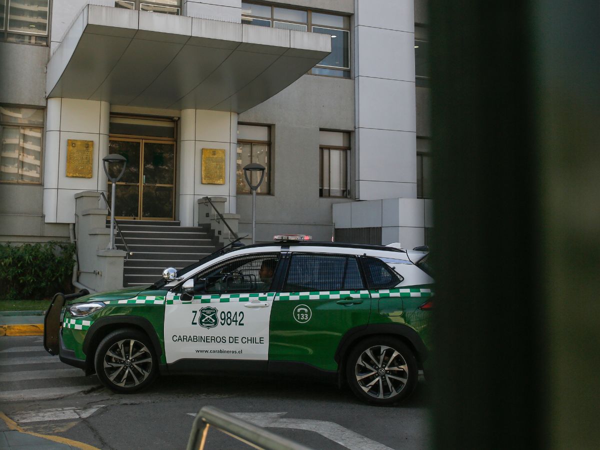 Violento turbazo en Ñuñoa: delincuentes agreden a persona mayor y amenazan a estudiante extranjera