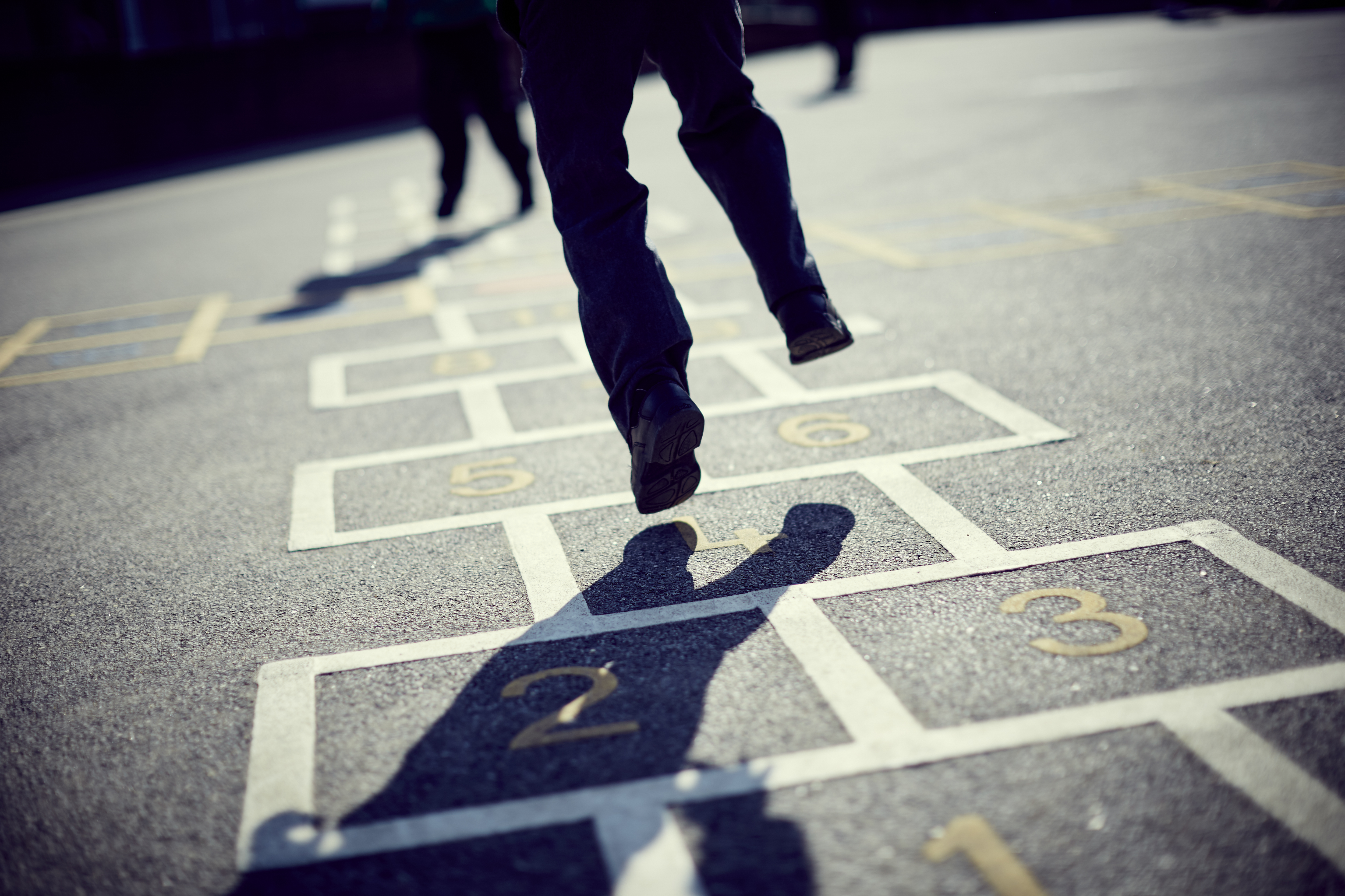 ¿Qué pasa cuando el recreo es la principal oportunidad de juego de la semana? Alertan déficit de 6.000 horas de juego en la infancia