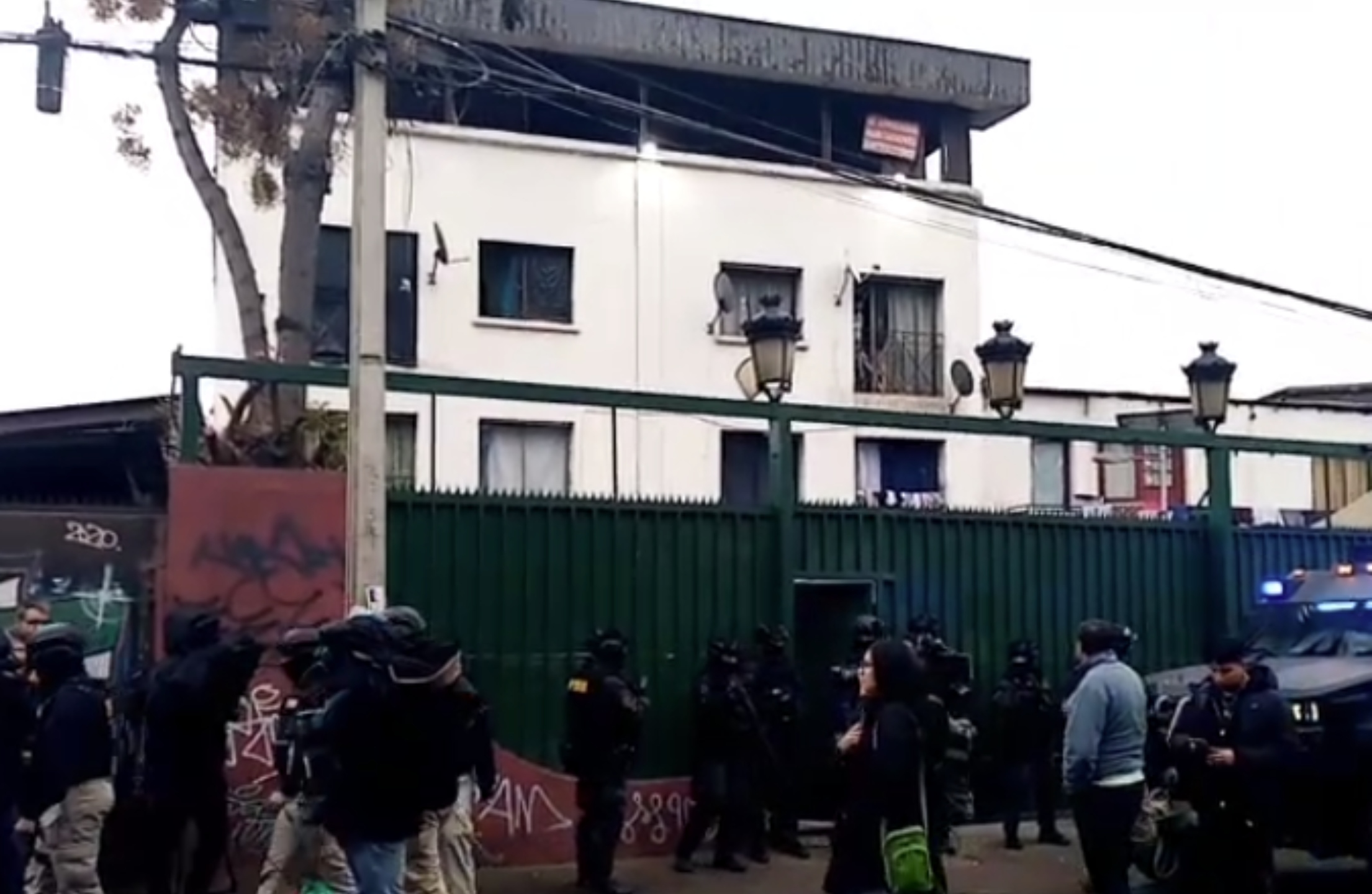 PDI allana cités en barrio Bellavista por caso de homicidio frustrado: detectan a 10 extranjeros irregulares