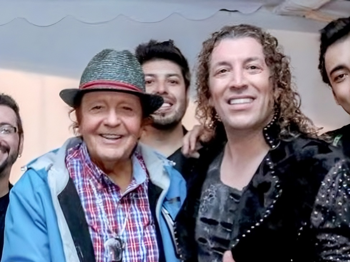 “Mucha pena y dolor”: la terrible muerte que golpea a Leo Rey y al mundo la música chilena