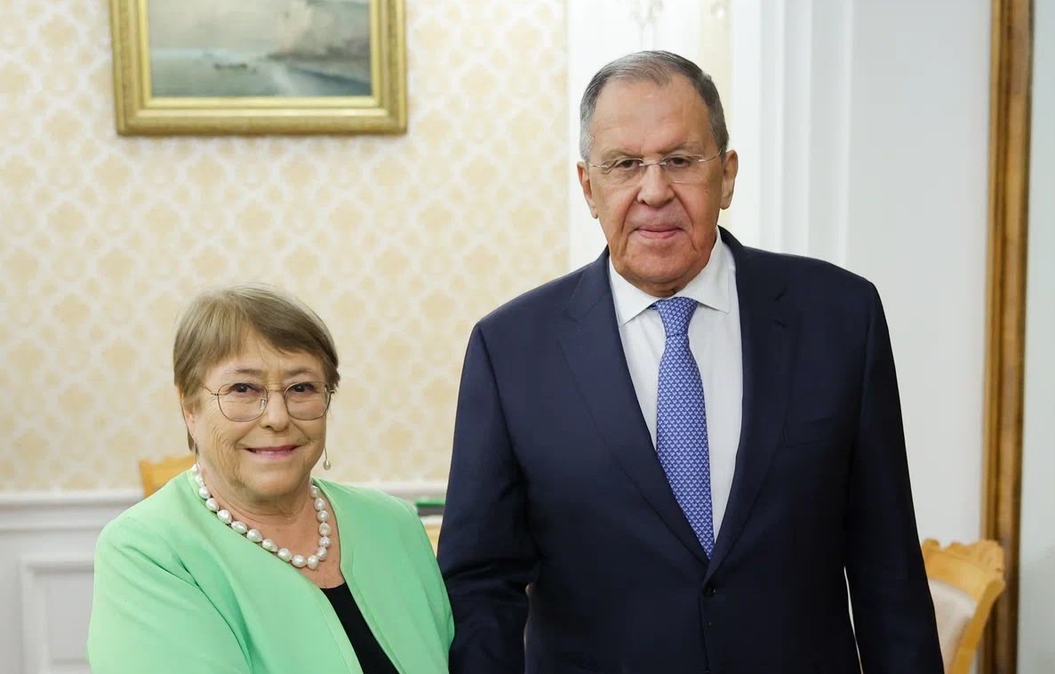 Michelle Bachelet se reúne con canciller ruso en medio de especulaciones por apoyo del Kremlin a su candidatura a la ONU