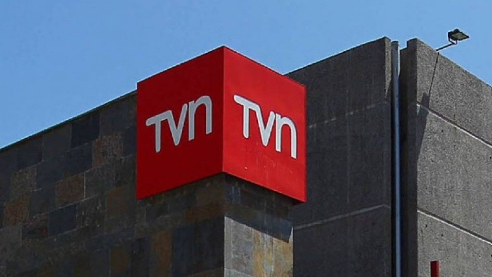 El nuevo terremoto que atraviesa TVN: toman drástica decisión ante compleja situación financiera