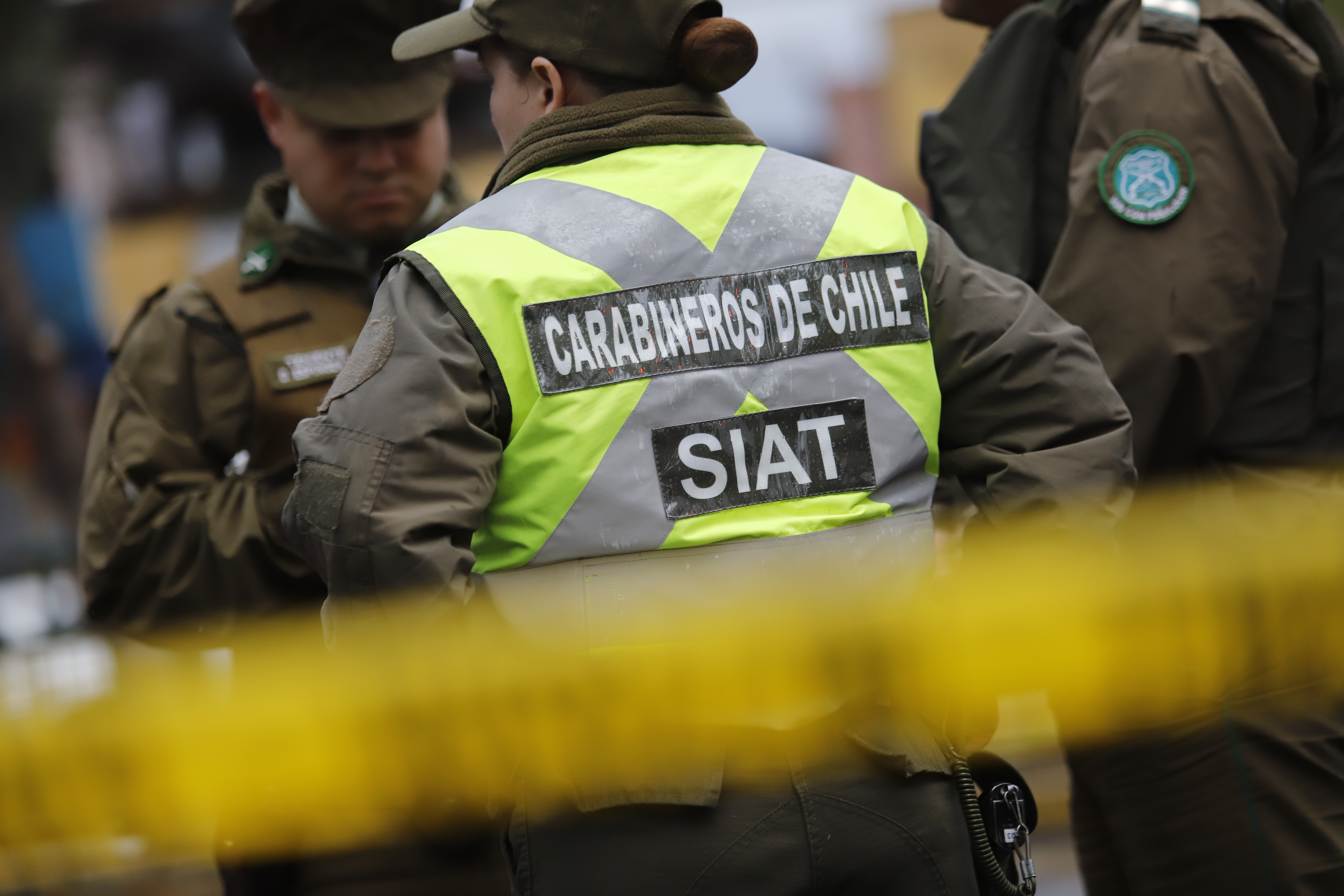 Lo siguieron tras discusión en feria libre: conductor queda grave tras ser baleado y chocar contra una reja en Peñalolén