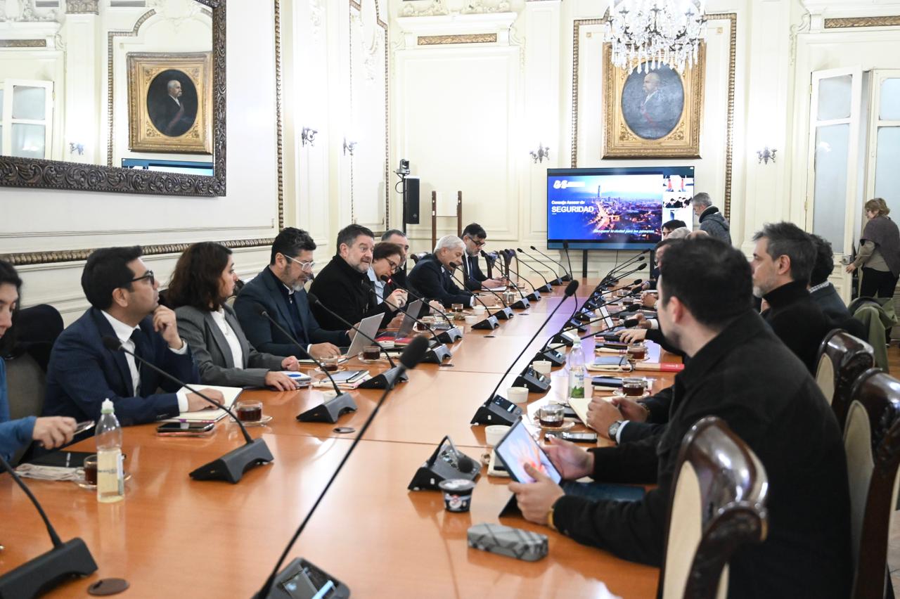 La millonaria estrategia de Santiago contra el crimen: $198 mil millones, vehículos blindados y alta tecnología