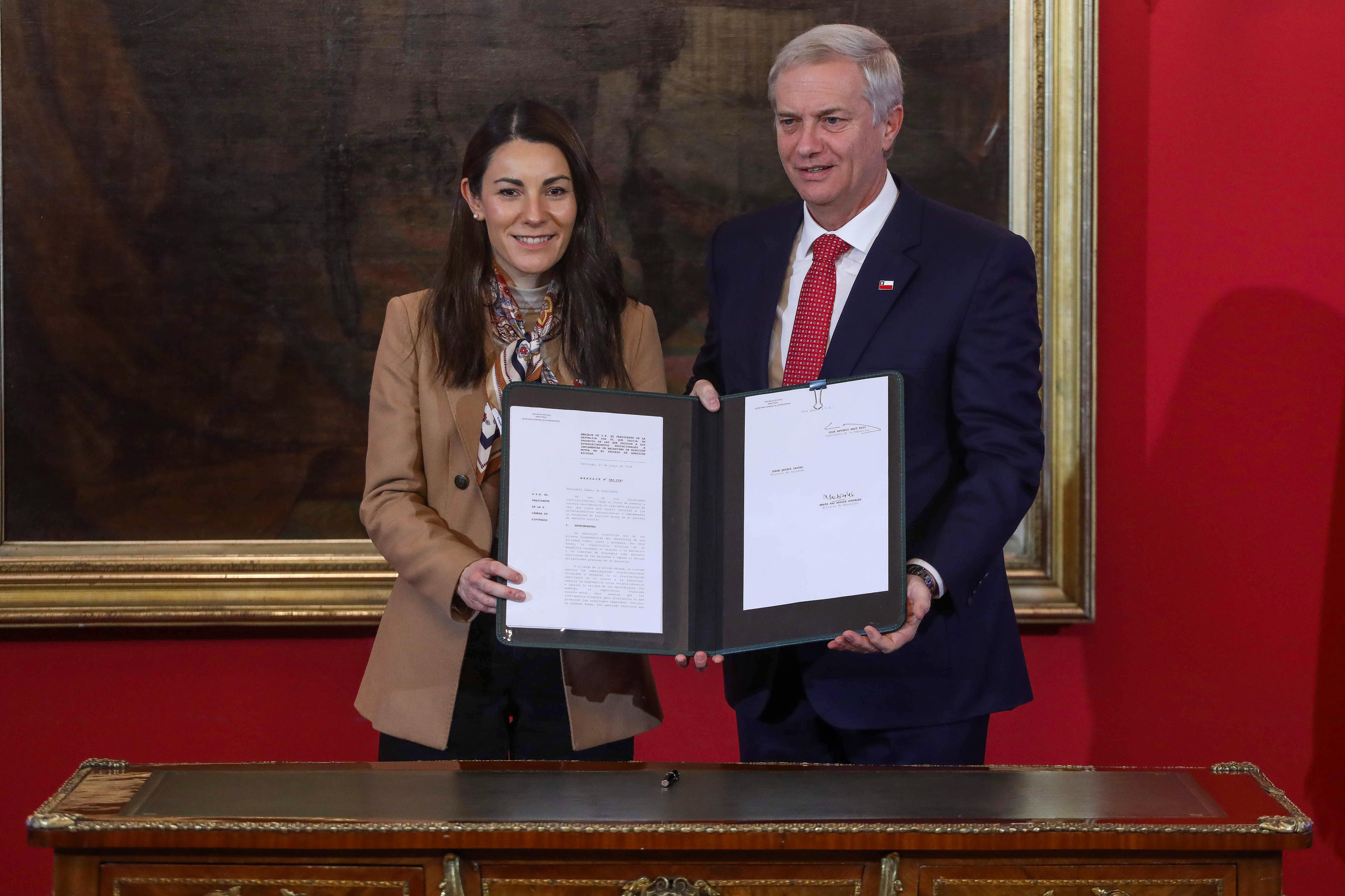 Gobierno firma proyecto que modifica el Sistema de Admisión Escolar y busca reincorporar el mérito académico