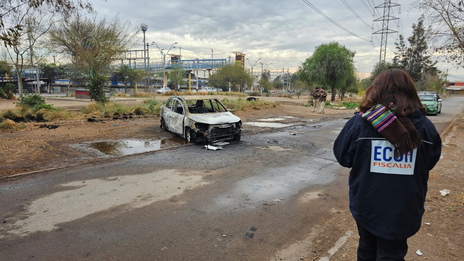 Violenta jornada en Lo Espejo: balean a un hombre, queman un automóvil y vecinos denuncian ráfagas de disparos