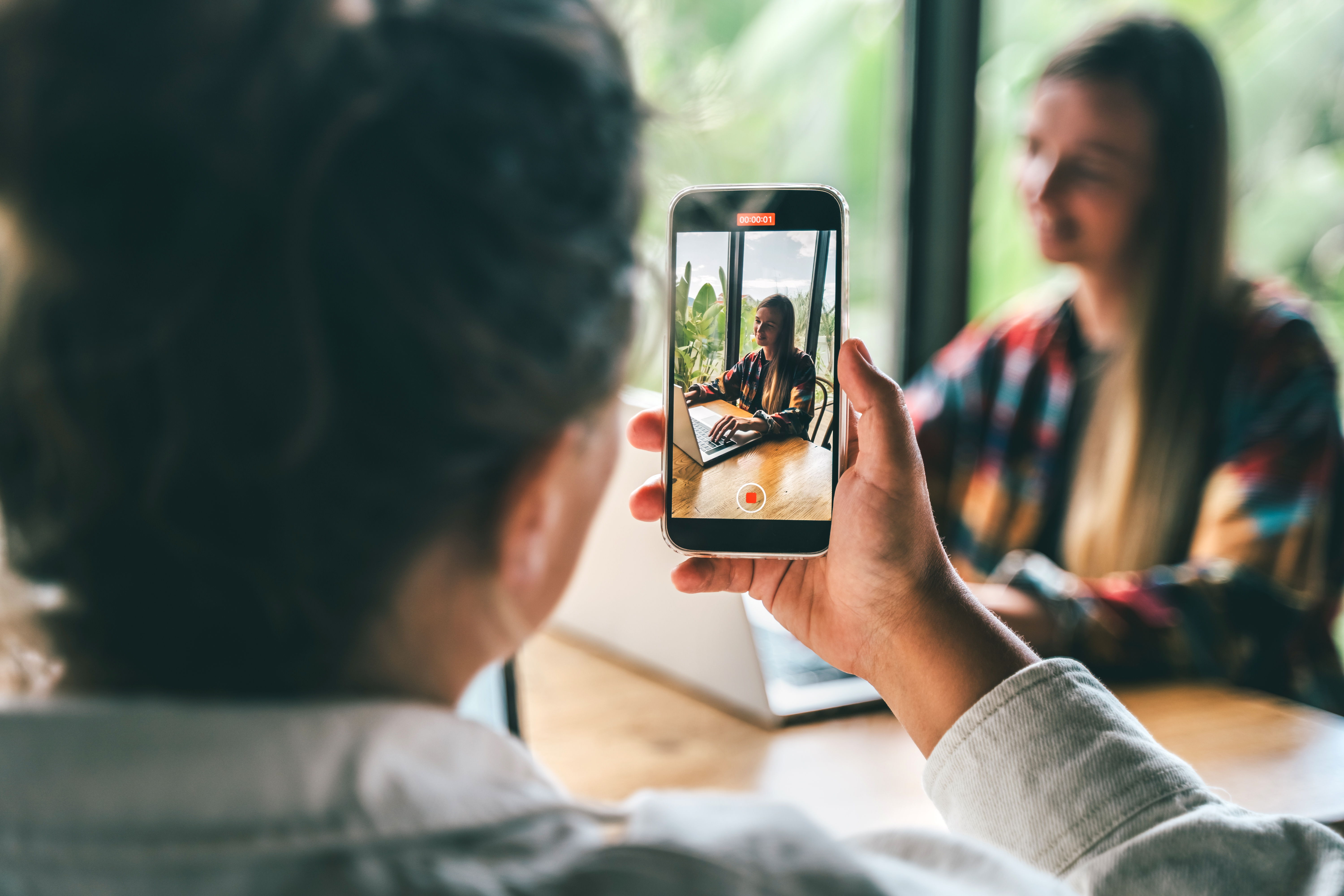 Qué dice la psicología sobre las personas que nunca publican en redes sociales: no siempre es por privacidad