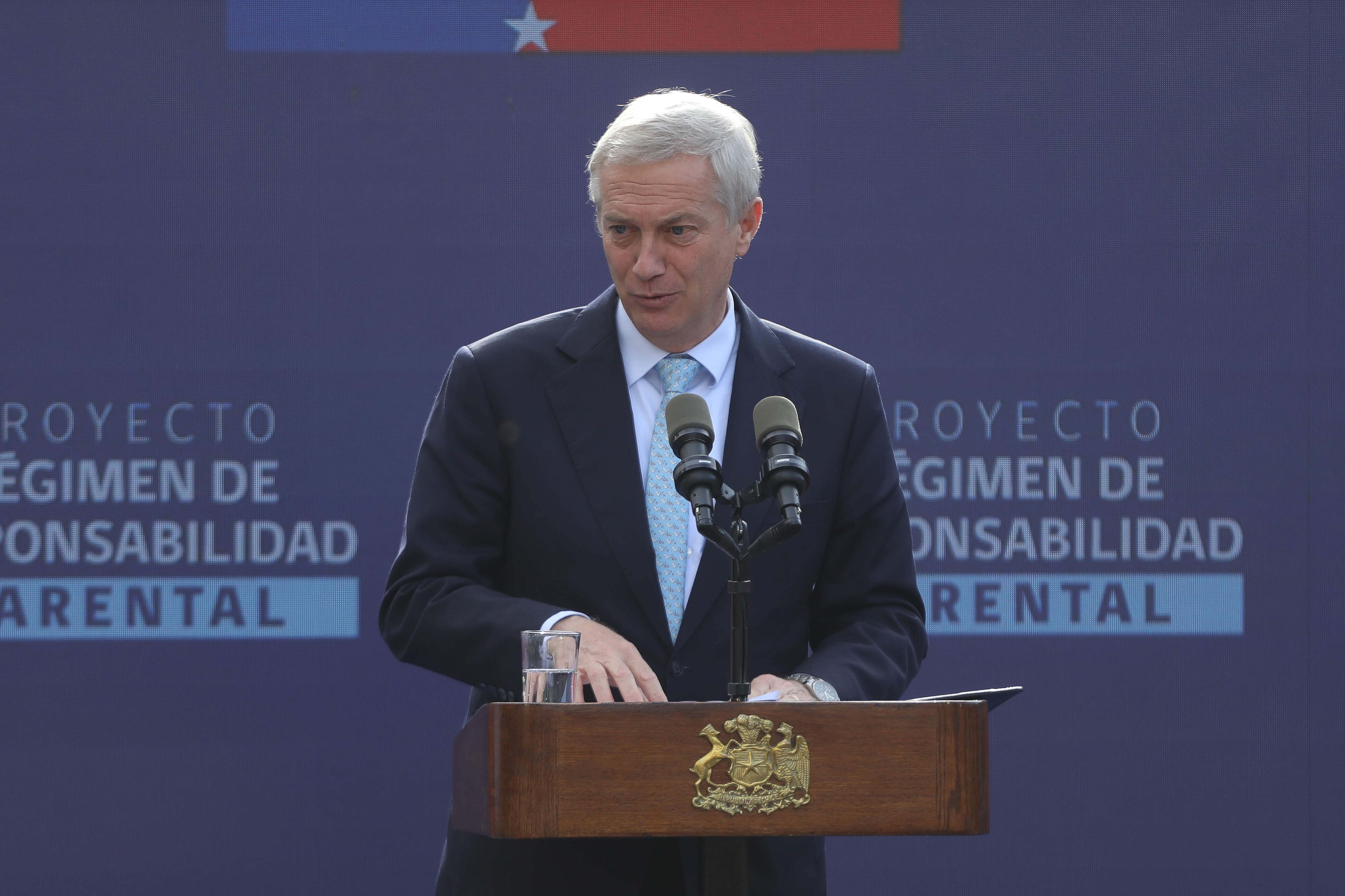 Presidente Kast firma proyecto de ley de responsabilidad parental: “Poner límites es de sentido común”