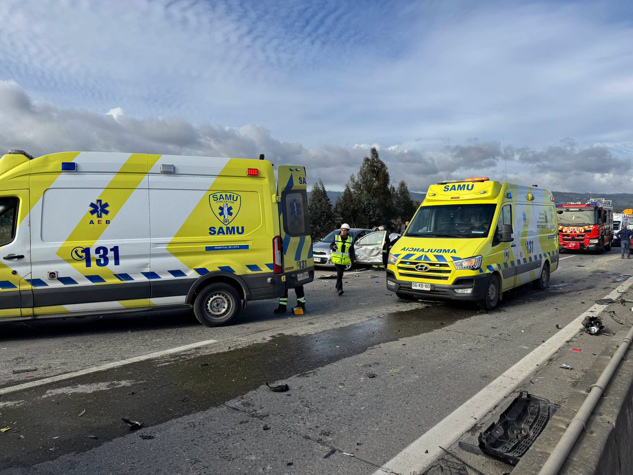 Tragedia en Coronel: funcionaria del SAMU muere en fatal choque de ambulancia con camiones en la Ruta 160