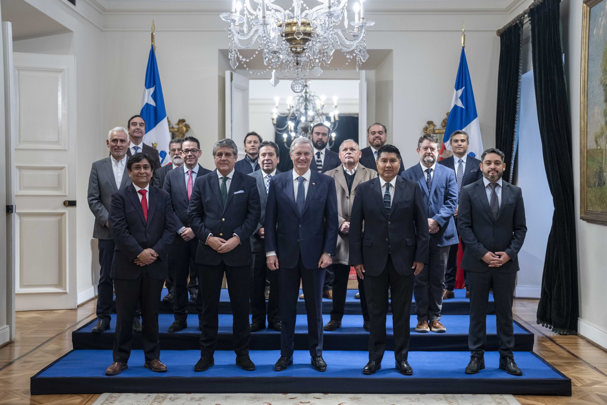 Gobernadores tras reunión con Kast: buscan un “nuevo trato” para las regiones