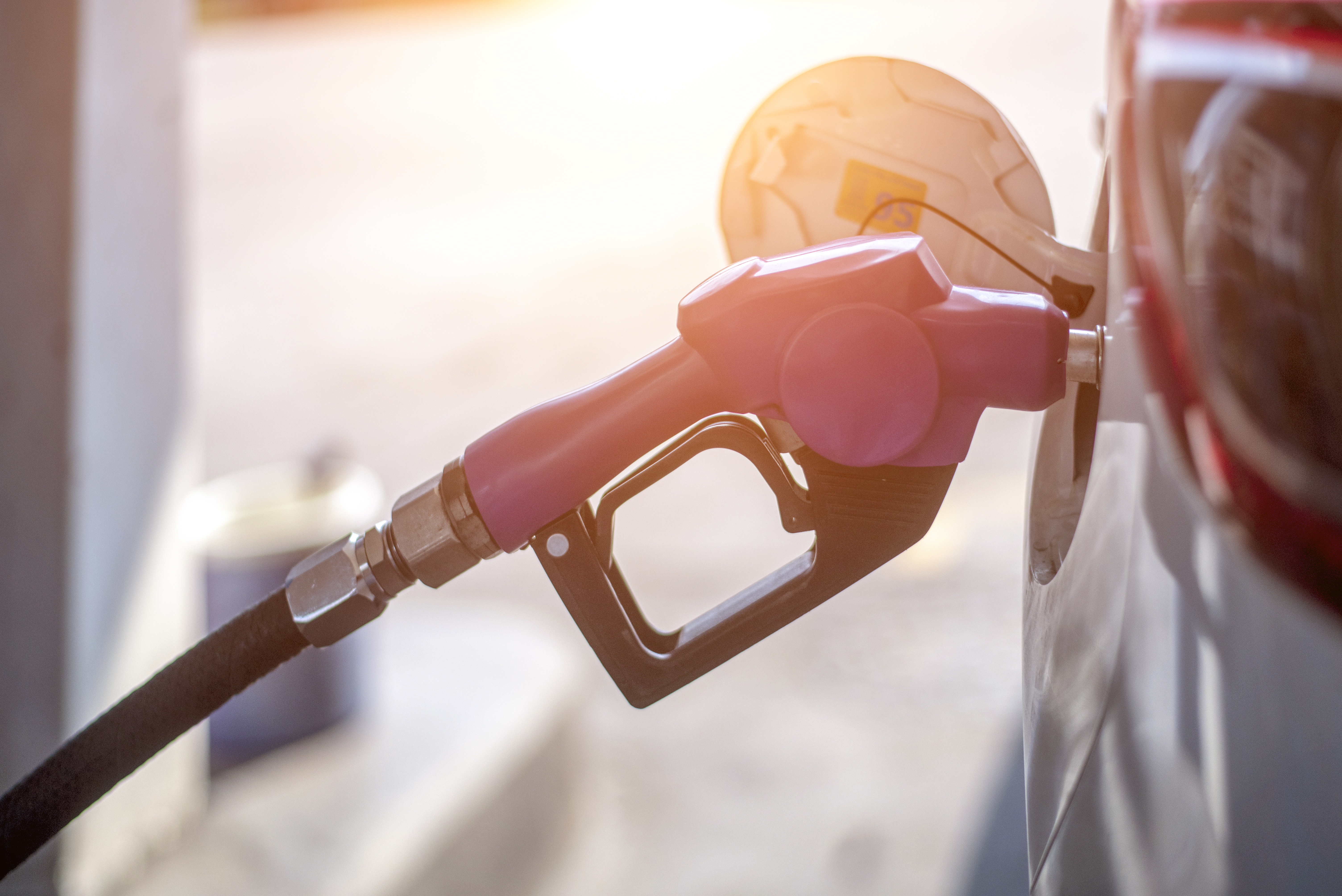 El otro año seguiría subiendo el precio de la gasolina, anuncia MinHacienda