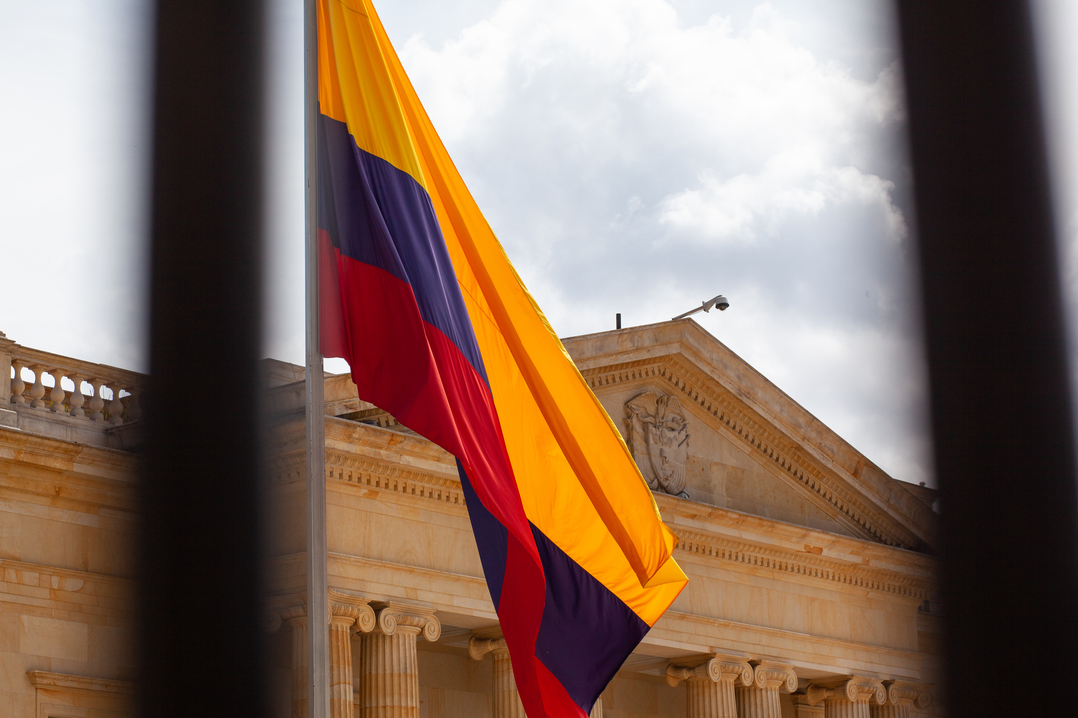 ¿Con qué no deberían hacer política en Colombia?