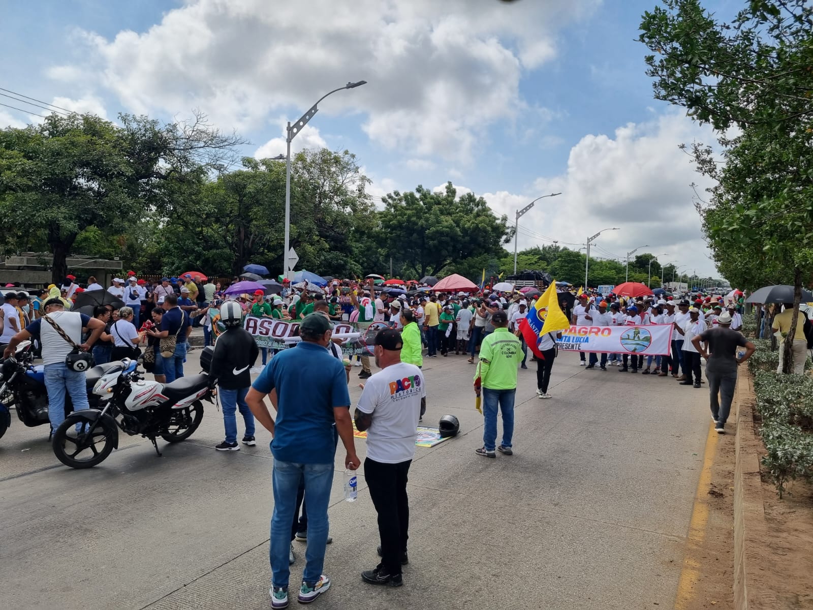 Cientos de manifestantes apoyaron las marchas a favor del Gobierno en Barranquilla