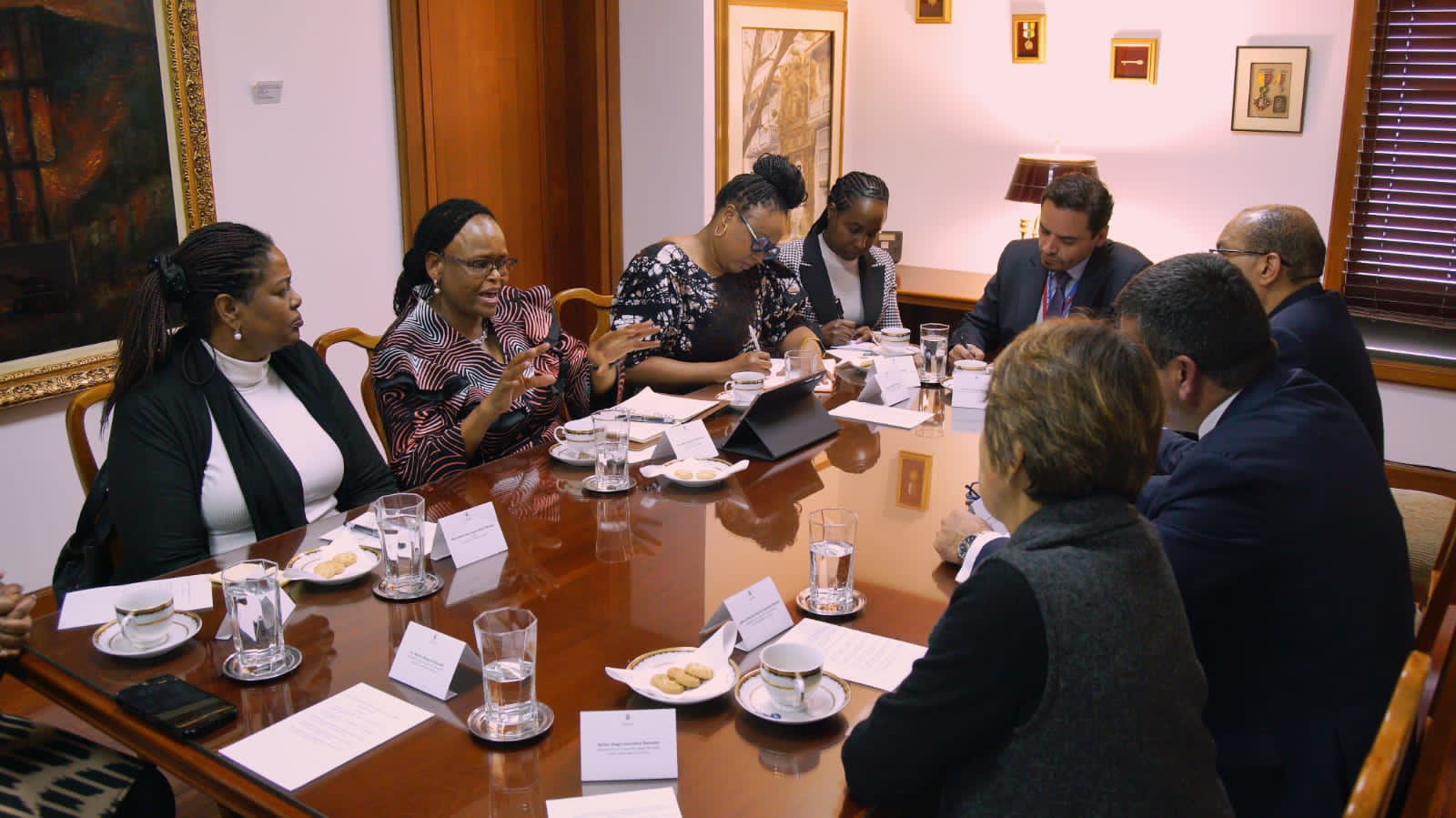 Magistrada de Tribunal Supremo de Kenia se reunió con magistrados de la Corte Suprema 