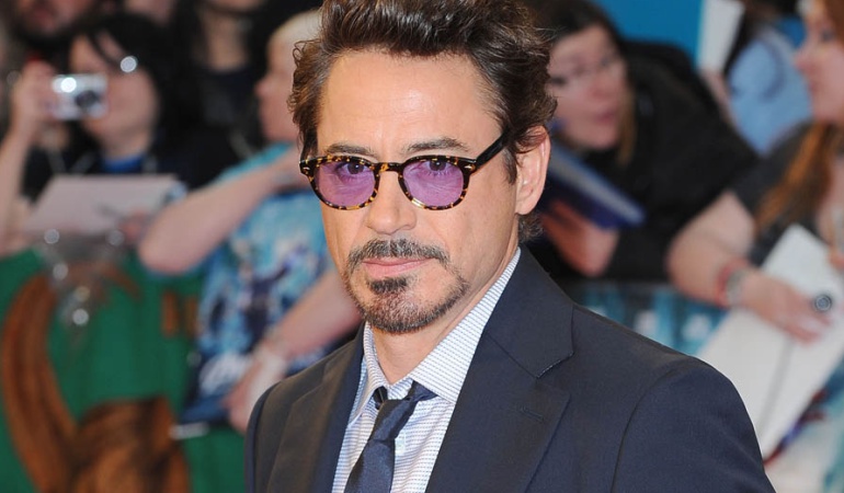 Robert Downey Jr. aprueba la 'Iron Man' negra Robert Downey Jr. da la  bienvenida al relevo de Tony Stark como 'Iron Man' : Robert Downey Jr. da  la bienvenida al relevo de