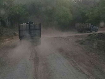 Seis horas a bordo de una caravana con contrabando por La