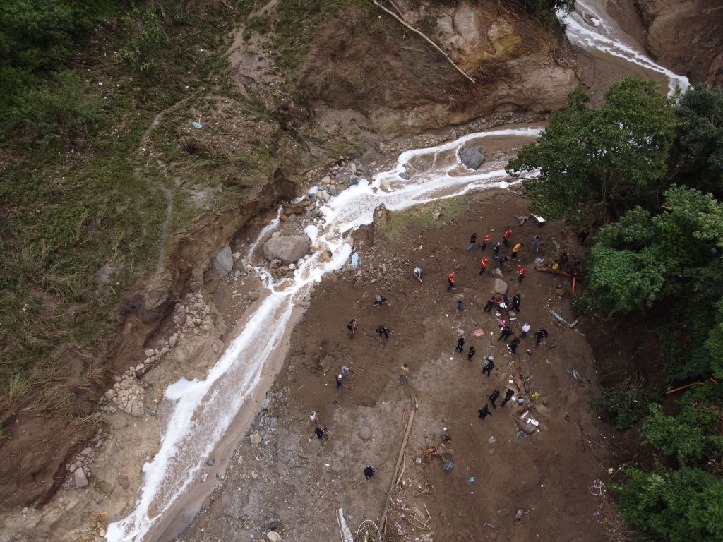 Aumenta a cinco la cifra de muertes por desborde de río en Guatemala