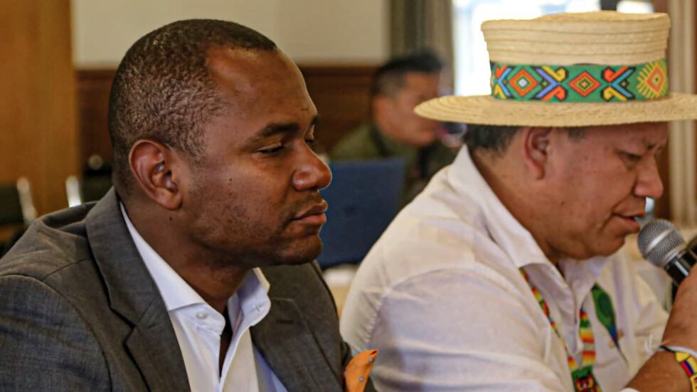 Viceministro Acxan Duque presentó su renuncia ante queja por foto íntima  que envió a subalterna | Política | Caracol Radio