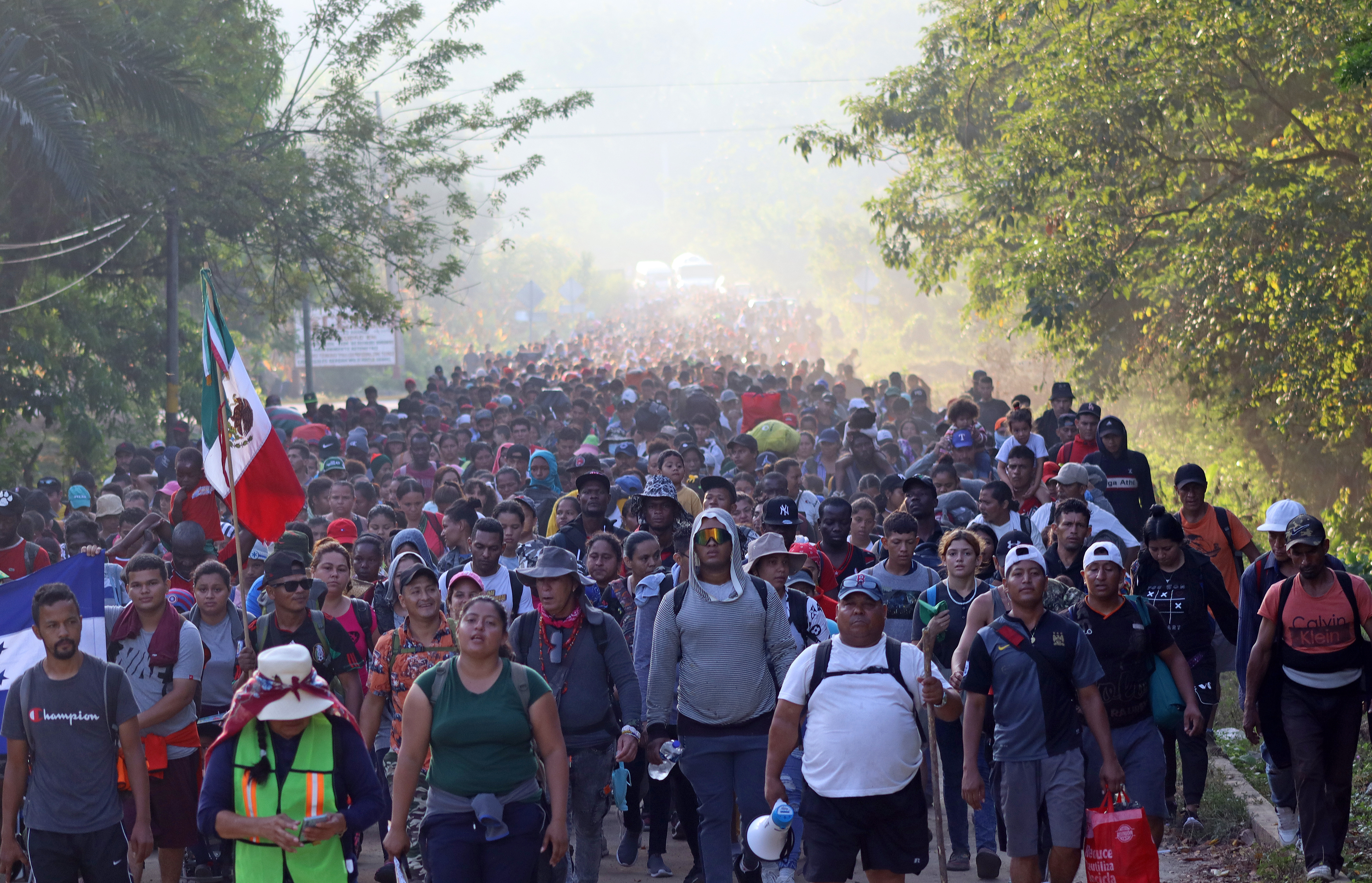 Presidente de M xico acus a traficantes de personas de organizar