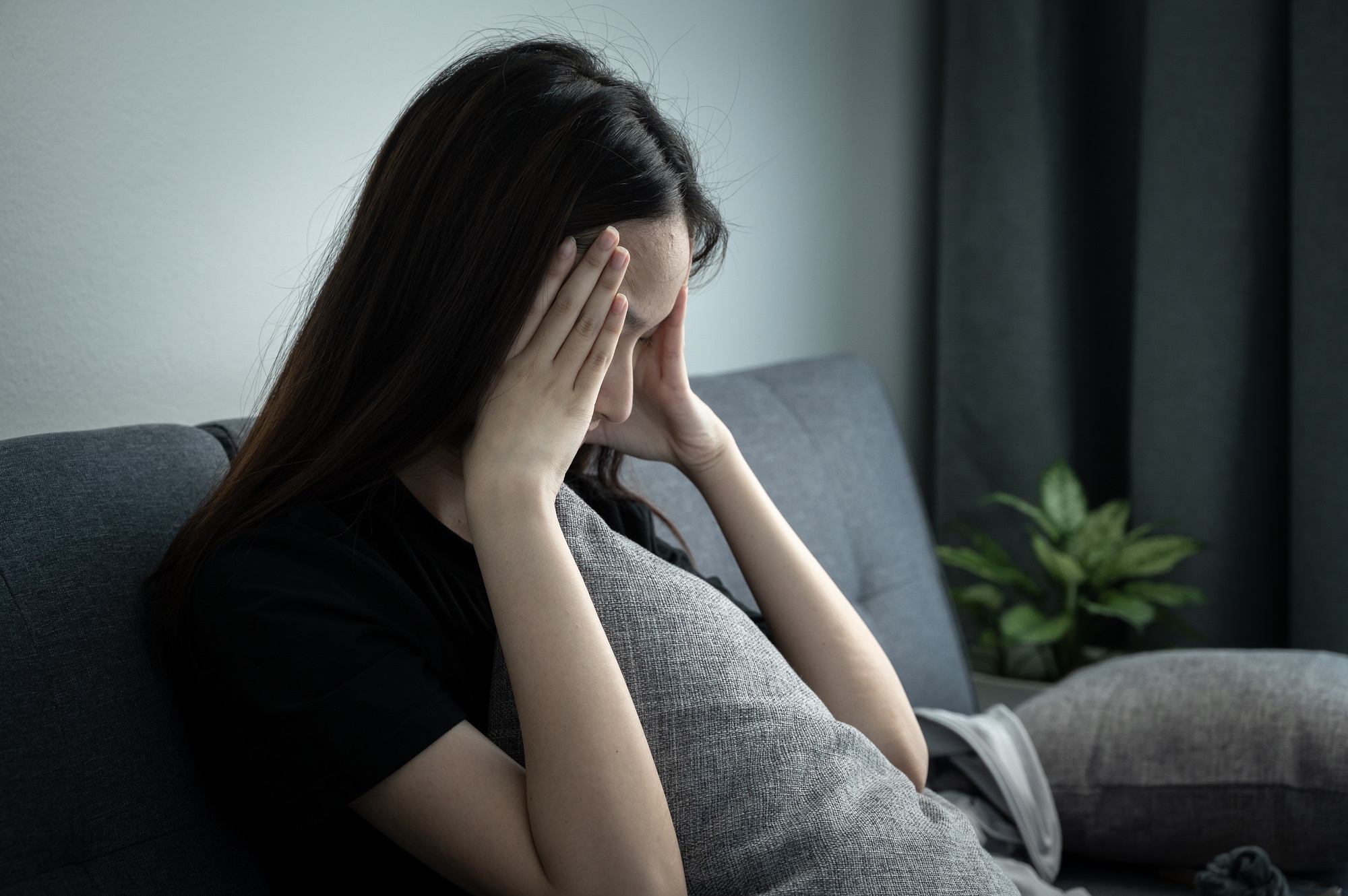 ¿Con qué o quién debe dejar de fregar?