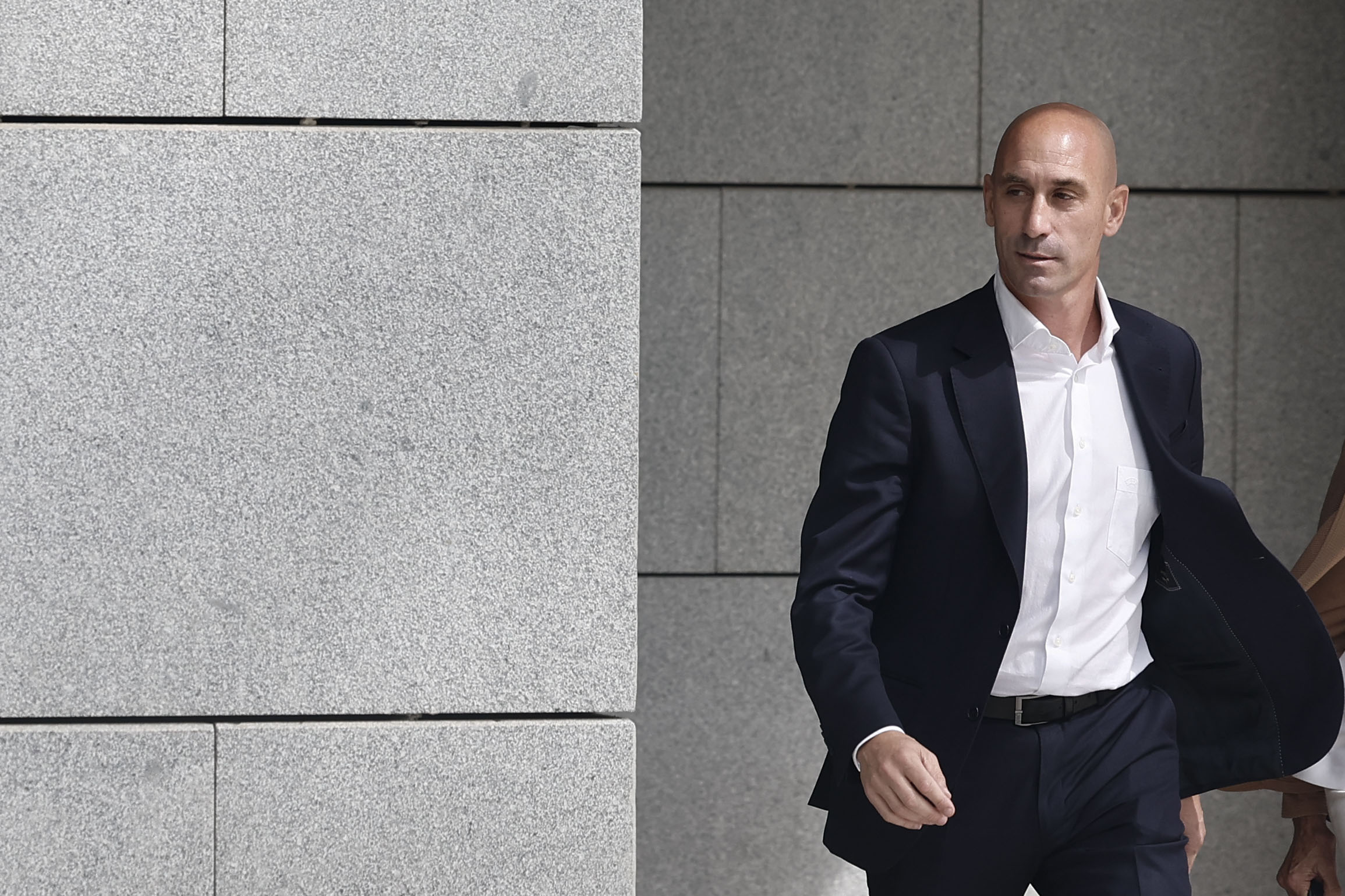 Fiscalía pide que Luis Rubiales no se acerque a Jenni Hermoso a menos de 500 metros