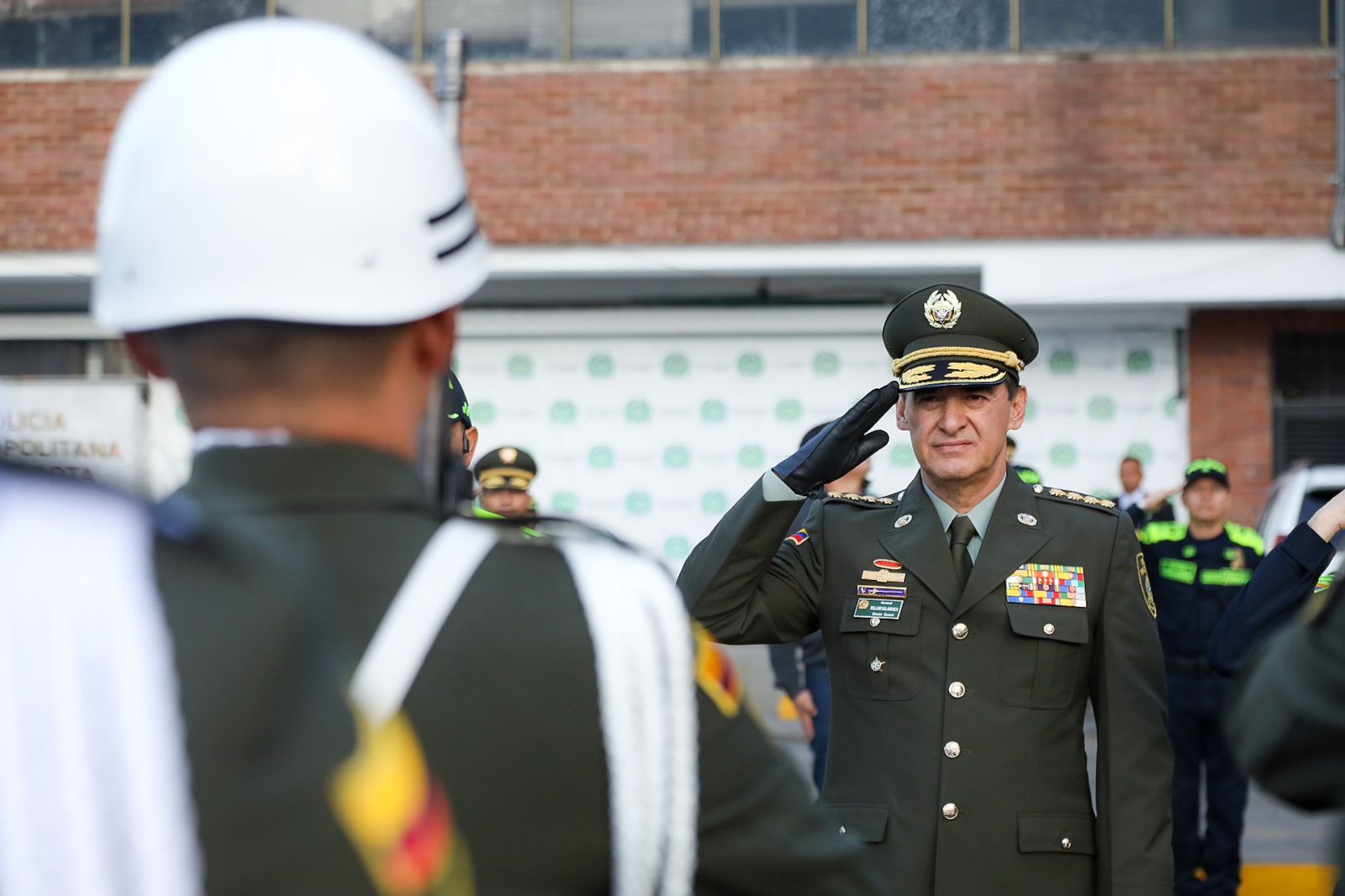 Tras salida del general Salamanca en abril, aún no hay cónsul general de Colombia en Miami