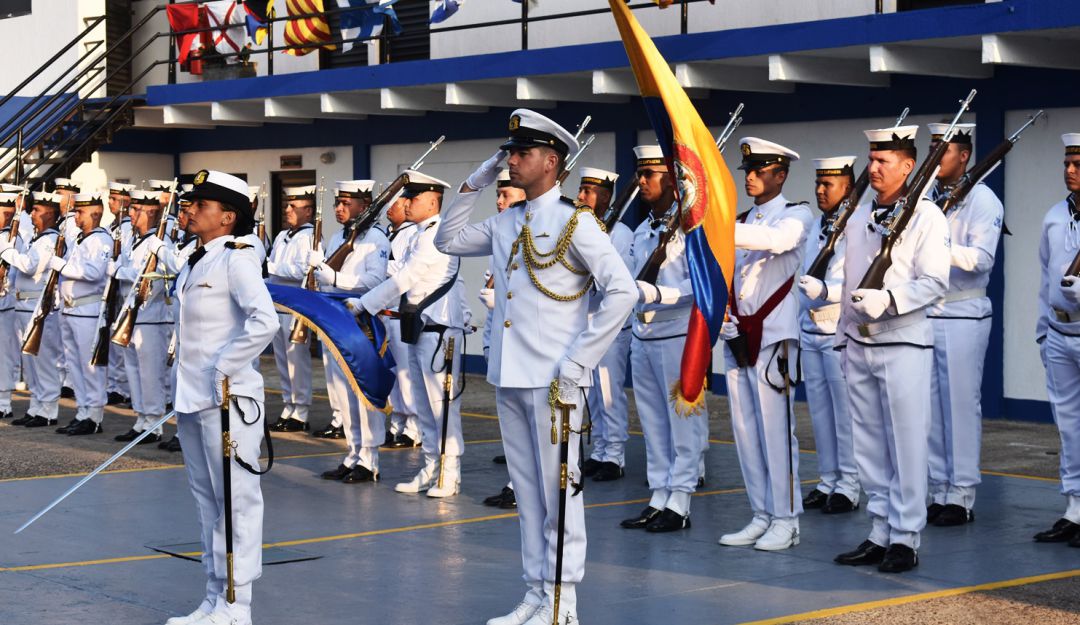 Armada Mujer Mujer comanda destacamento del relevo en guardacostas