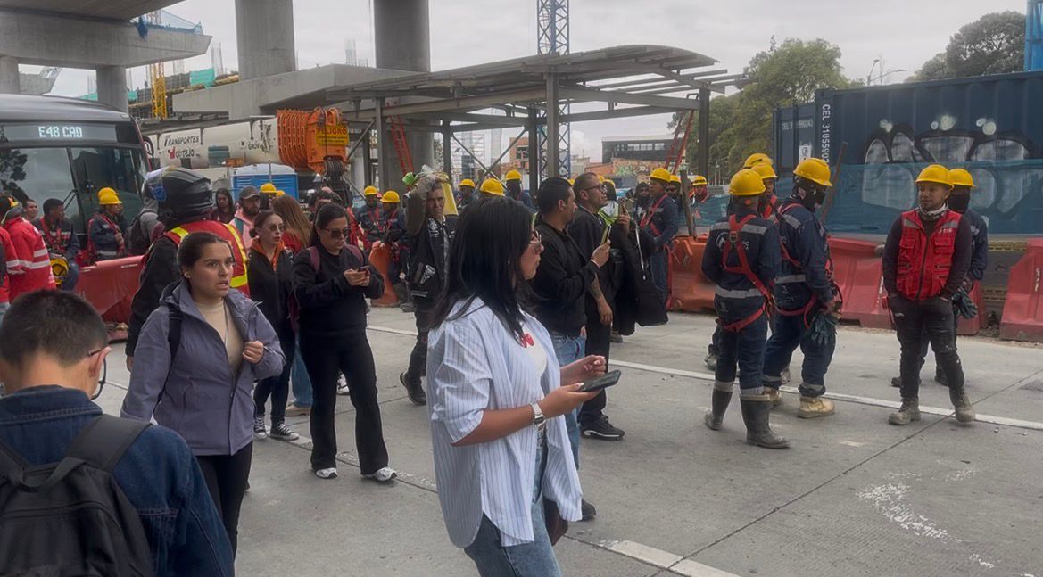 Colapso en Bogotá por protesta de trabajadores del Metro: más de 15.000  personas afectadas | Bogotá | Caracol Radio