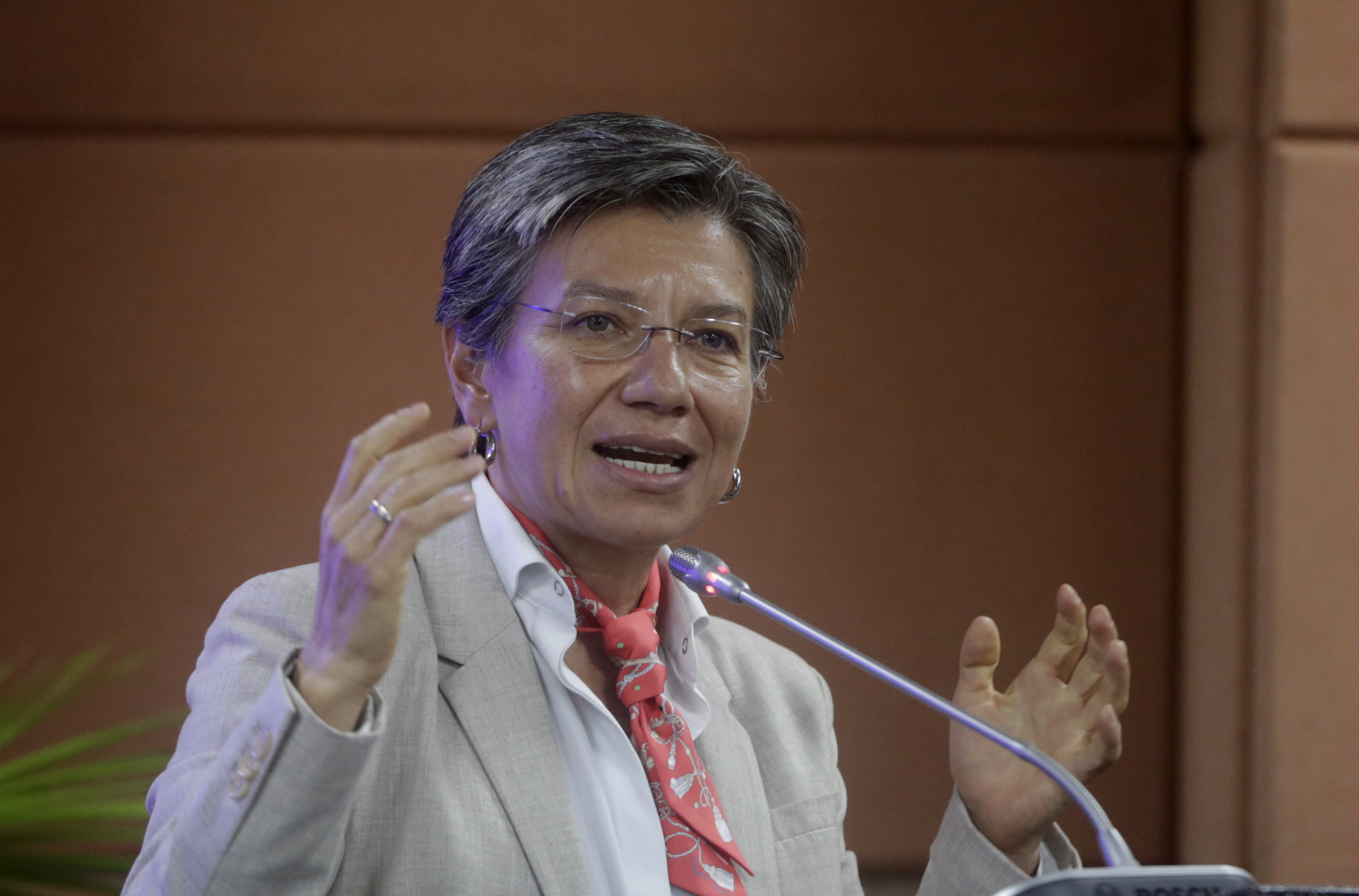 “El petrismo lleva cinco años intentando parar el metro de Bogotá”: Claudia López