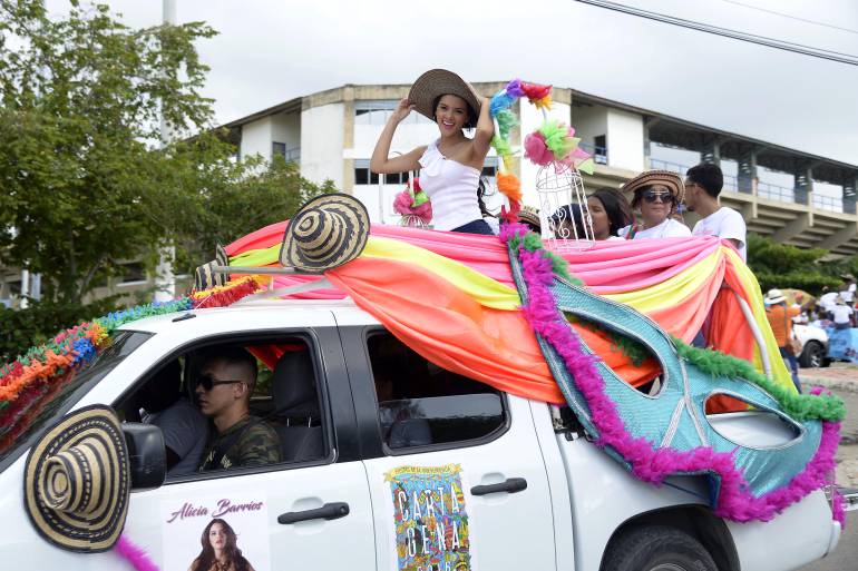 Caravana de la Alegr a con las Reinas de la Independencia de