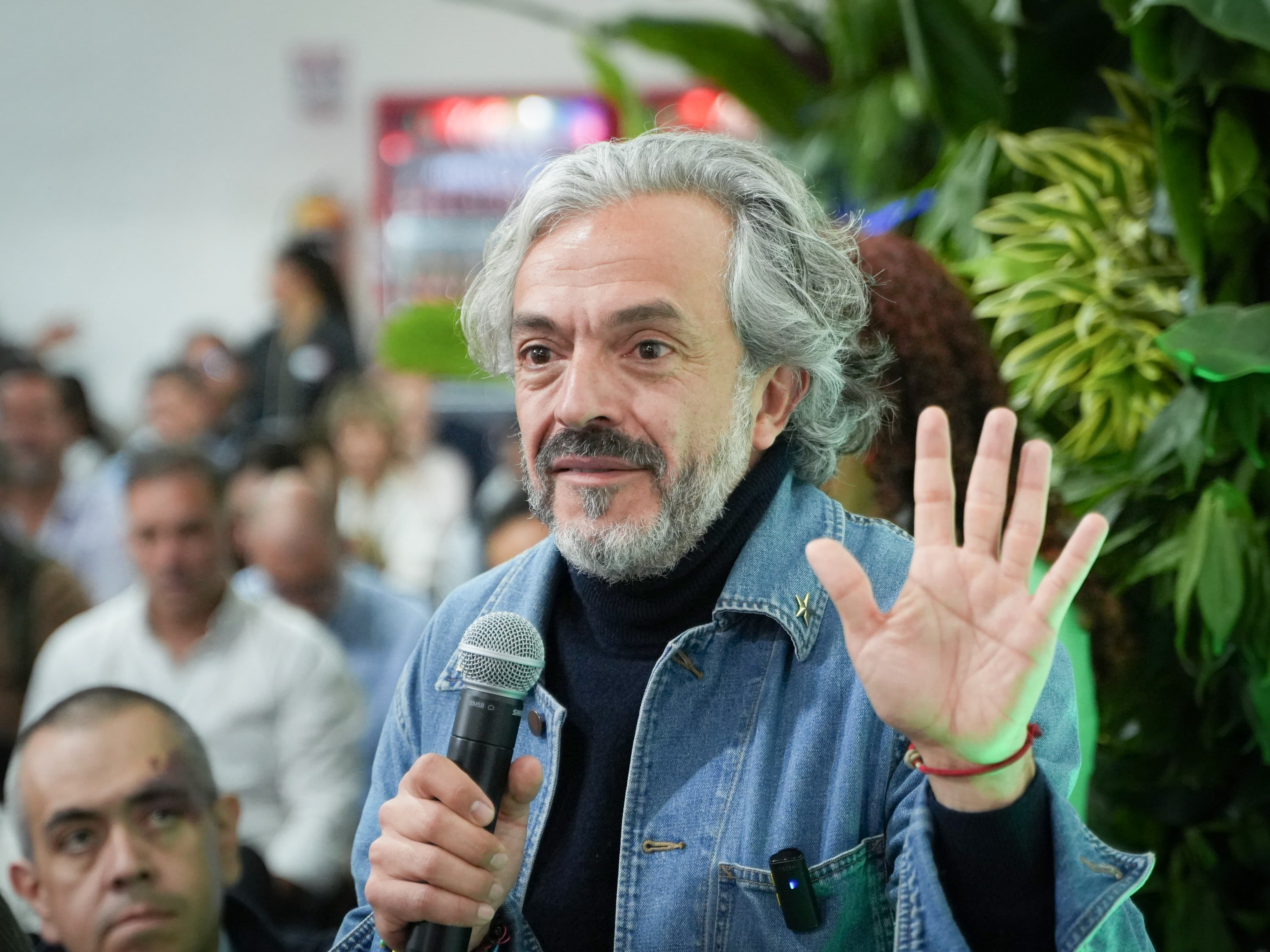 Estamos ofreciendo una propuesta de gobierno lejos de los extremos”:  candidato Juan Daniel Oviedo | W Sin Carreta | WRadio
