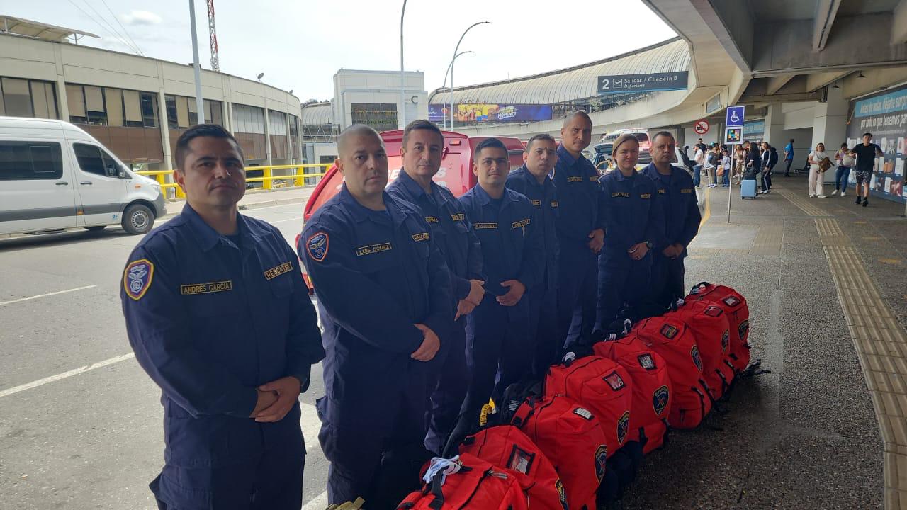 Equipo especializado de Bomberos Voluntarios de Envigado envía a su elite de rescate a Venezuela | Medellín | Caracol Radio