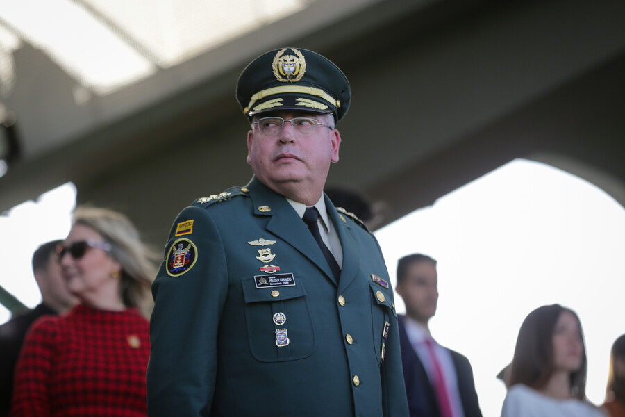 Es una conducta inaceptable en miembros de FF.MM.: general Giraldo sobre hombres armados