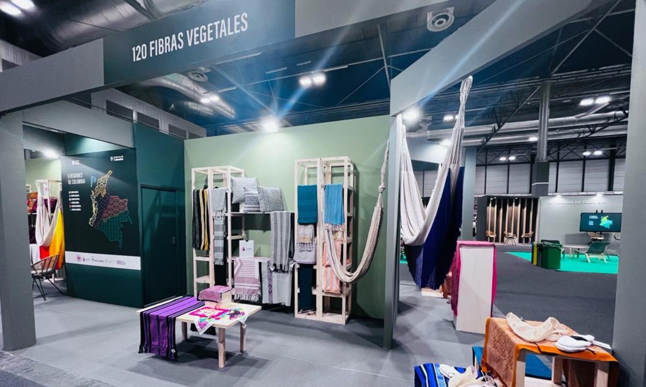 Artesanos colombianos exponen su talento en la Feria Intergift en España 