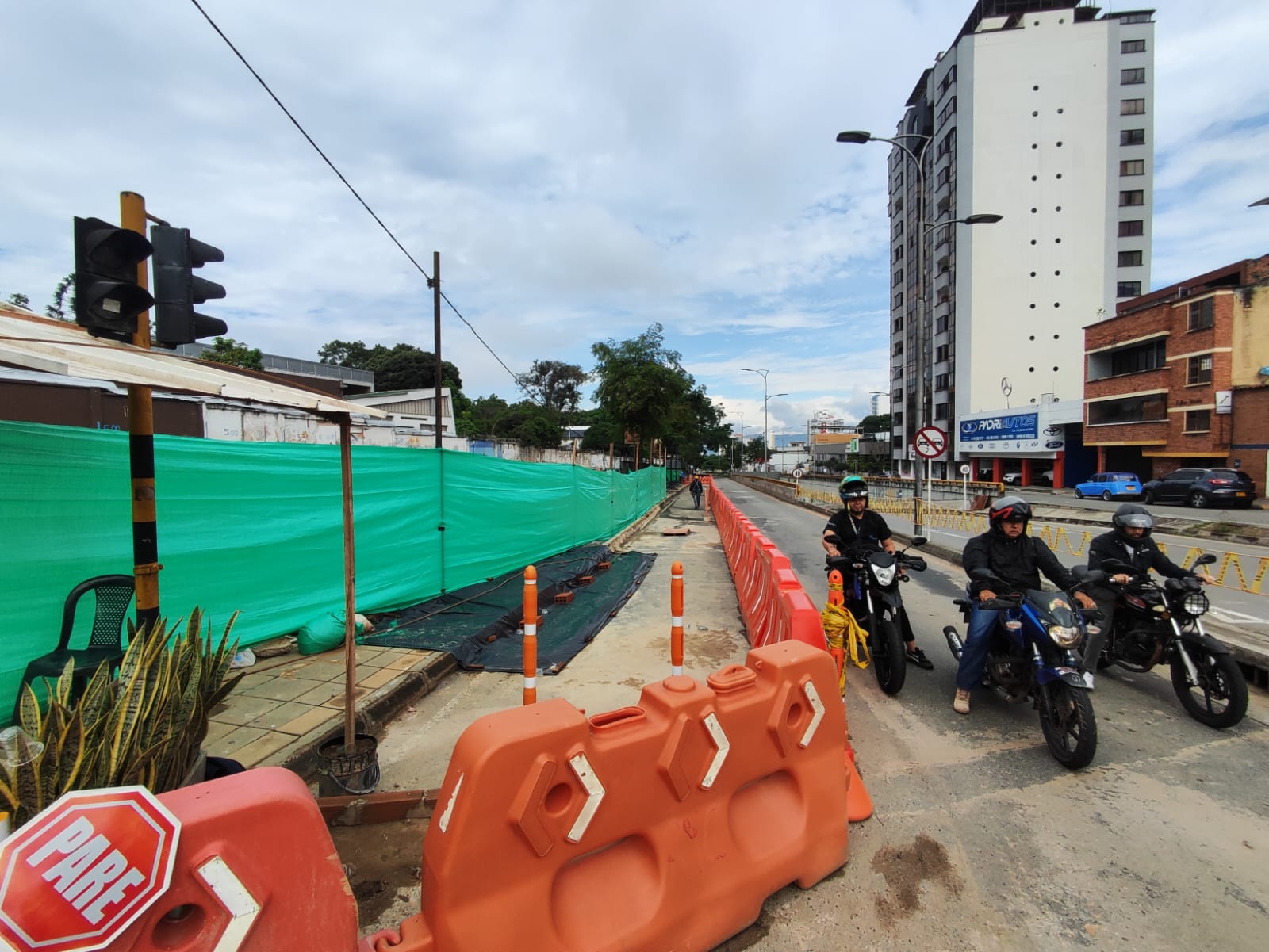 En 2 meses hay paso total sobre la avenida Quebradaseca, comunidad exige  alumbrado público