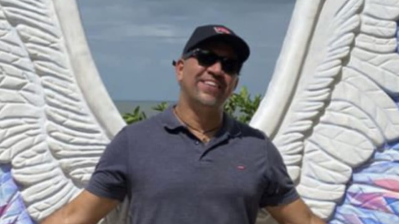 Fotos: embajador León Fredy Muñoz ha usado varias veces prendas alusivas al sandinismo