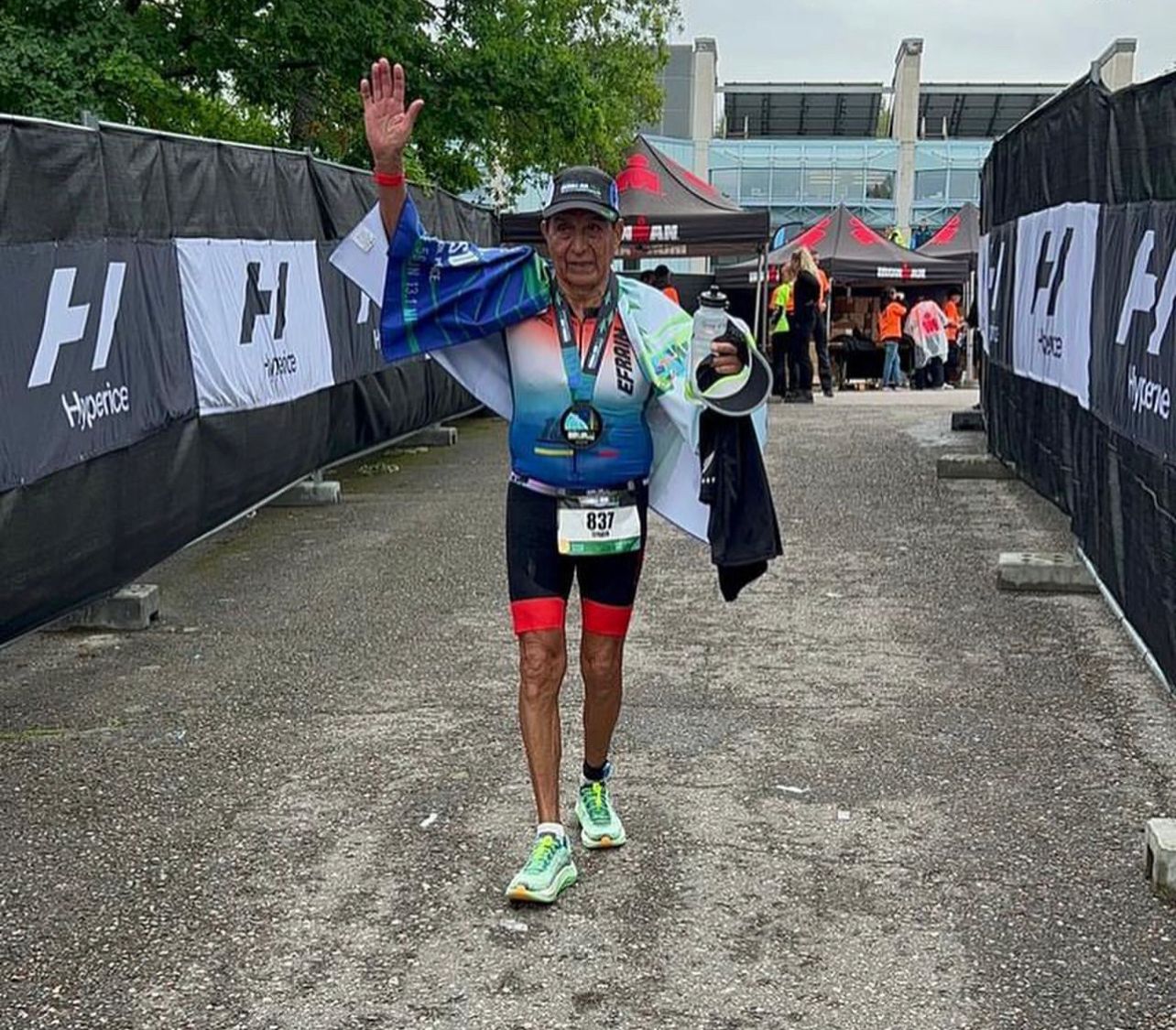 Atleta colombiano de 80 años es campeón en Mundial de Triatlón Ironman 70.3 en Finlandia