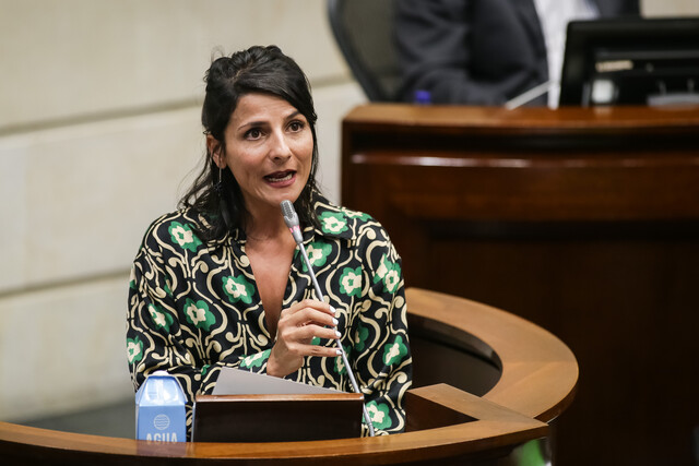 Pareja de la ministra Irene Vélez firmó contrato con el Gobierno