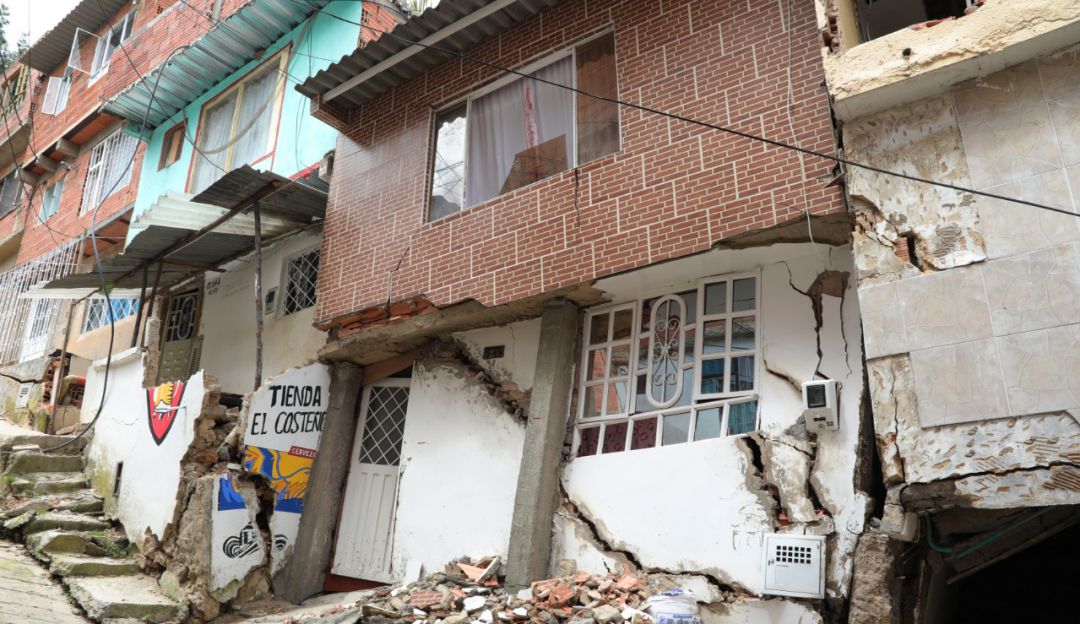 Bogotá En los cerros orientales hay 194 viviendas en riesgo de colapsar :  En los cerros orientales hay 194 viviendas en riesgo de colapsar