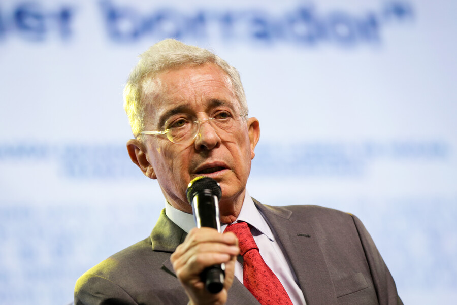 “Yo di la orden, pero de acabar al terrorismo”: Uribe