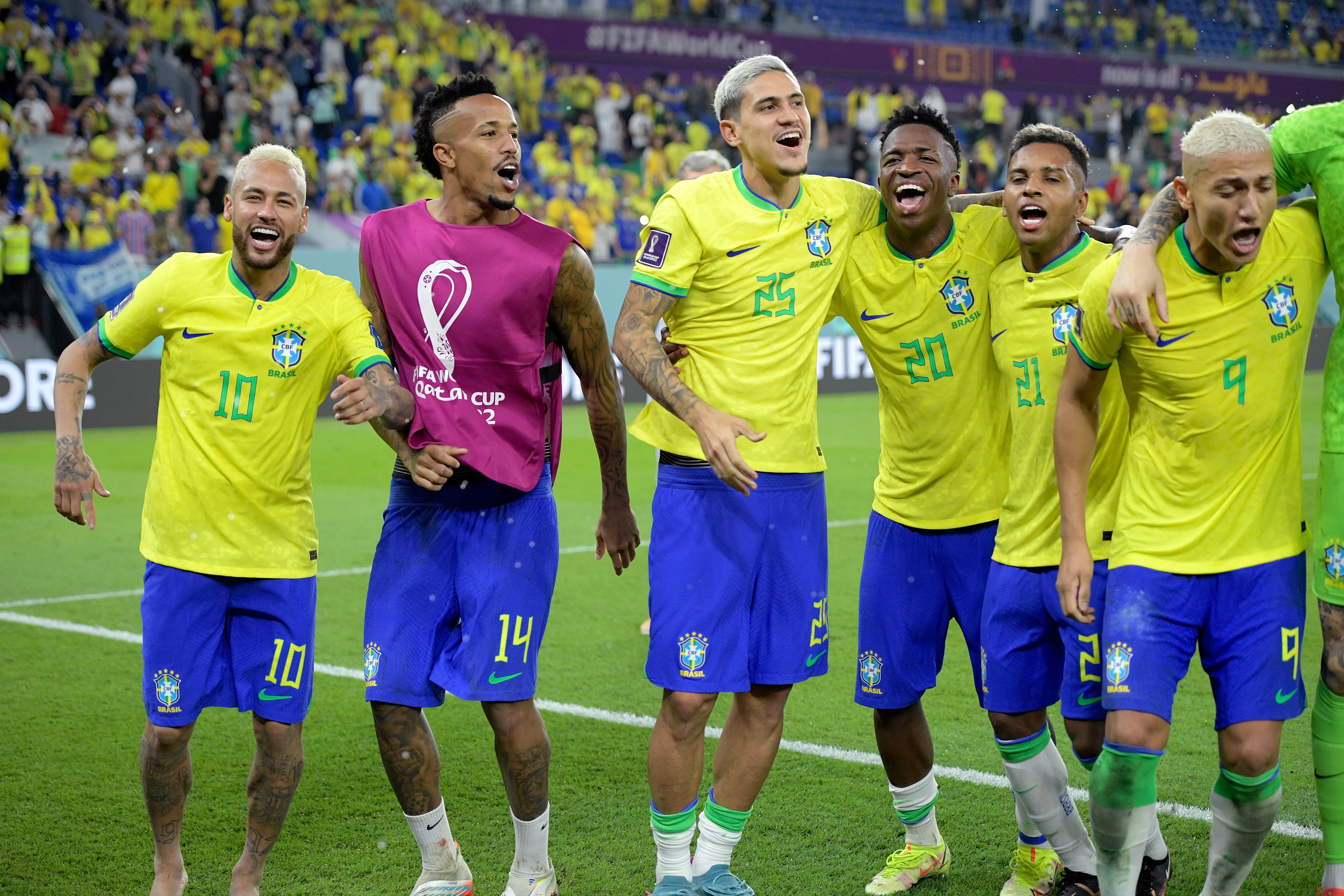 brasil-juega-de-negro-contra-racismo-h - Todo Sobre Camisetas