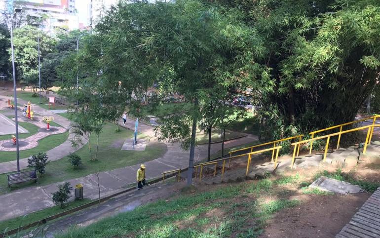 BUCARAMANGA PARQUE DE LOS LEONES INSEGURIDAD Otra vez el parque de Los  Leones fue escenario de una riña : Otra vez el parque de Los Leones fue  escenario de una riña