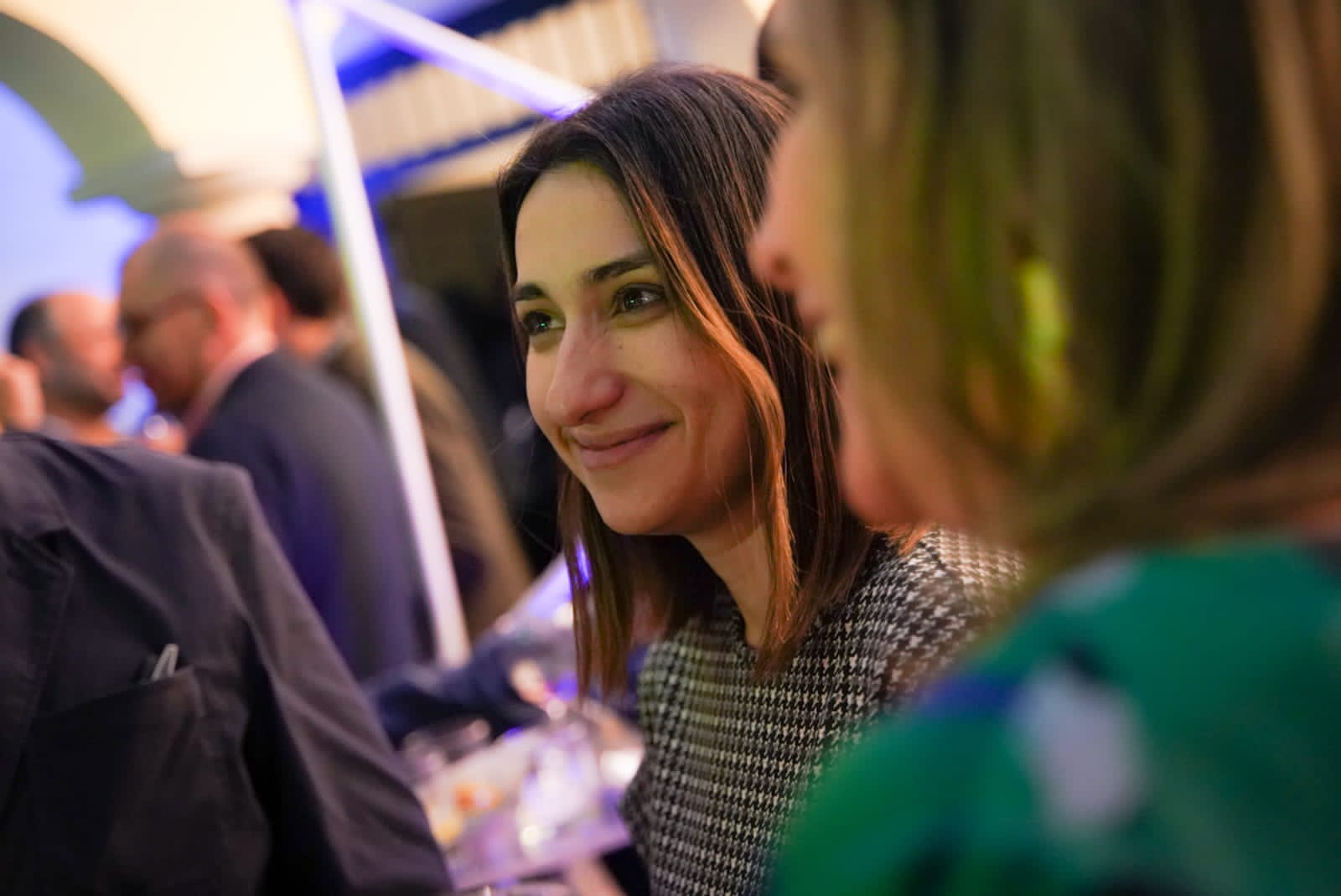 Laura Sarabia inicia diálogos con Bancolombia y Davivienda para pago de ayudas económicas