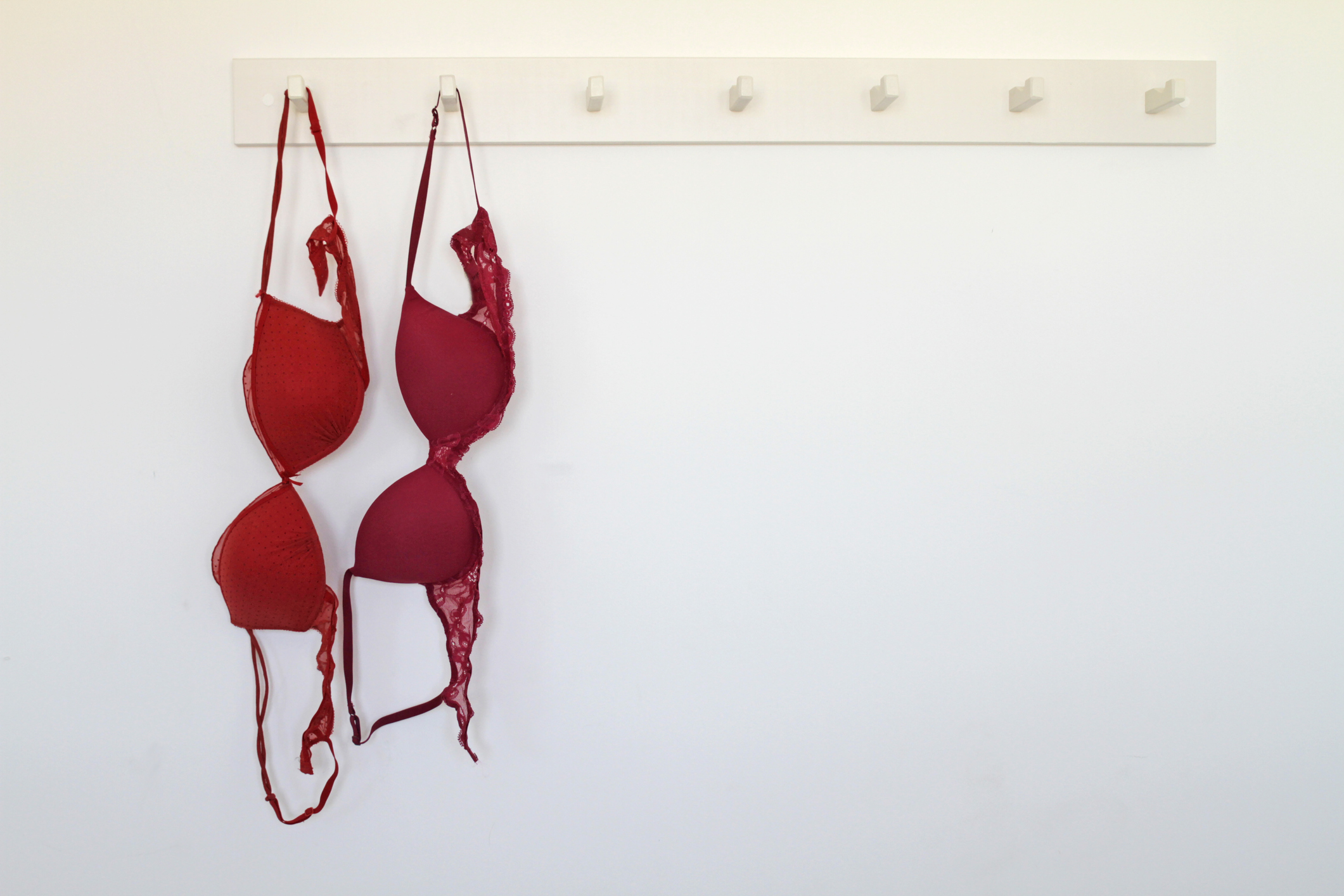 Alianza entre BNP Paribas Cardif y Leonisa dará póliza a mujeres por compra de un brasier