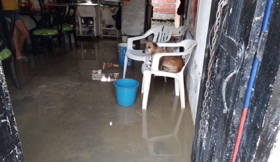 Fuertes lluvias 300 casas inundadas por represamiento de agua en  Barranquilla : 300 casas inundadas por represamiento de agua en Barranquilla