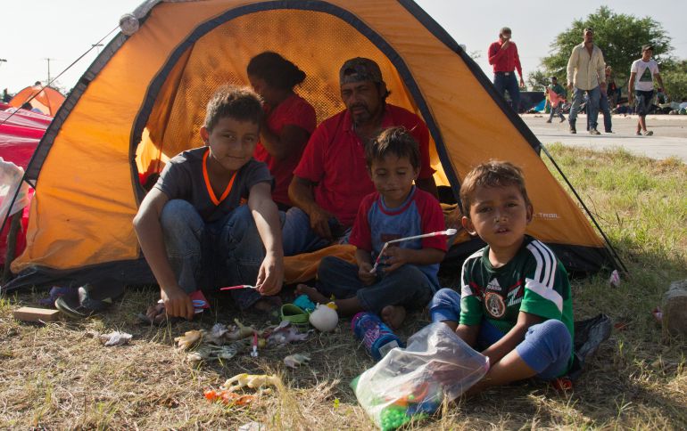 Viajan en la caravana migrante dos mil 300 ni os