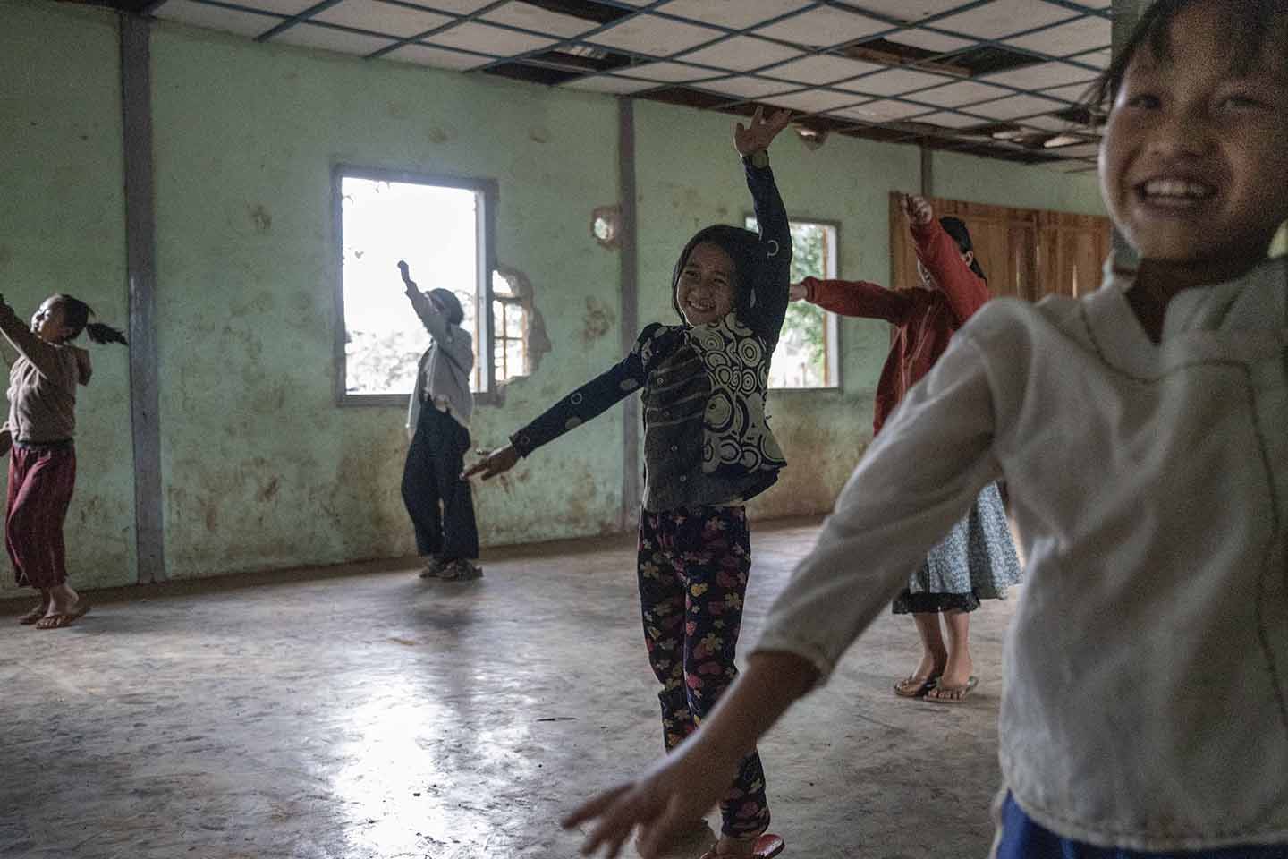 myanmar-kayah-rebels-state-building-photos-children-05