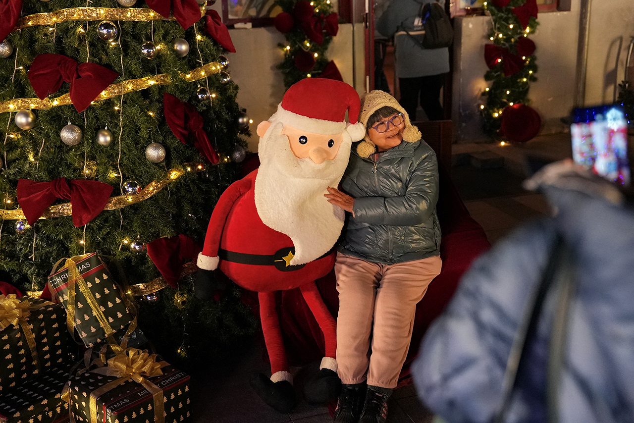 中国又鼓励“过圣诞”了？ 网友：文化自信抵不过经济拉胯– 普通话主页